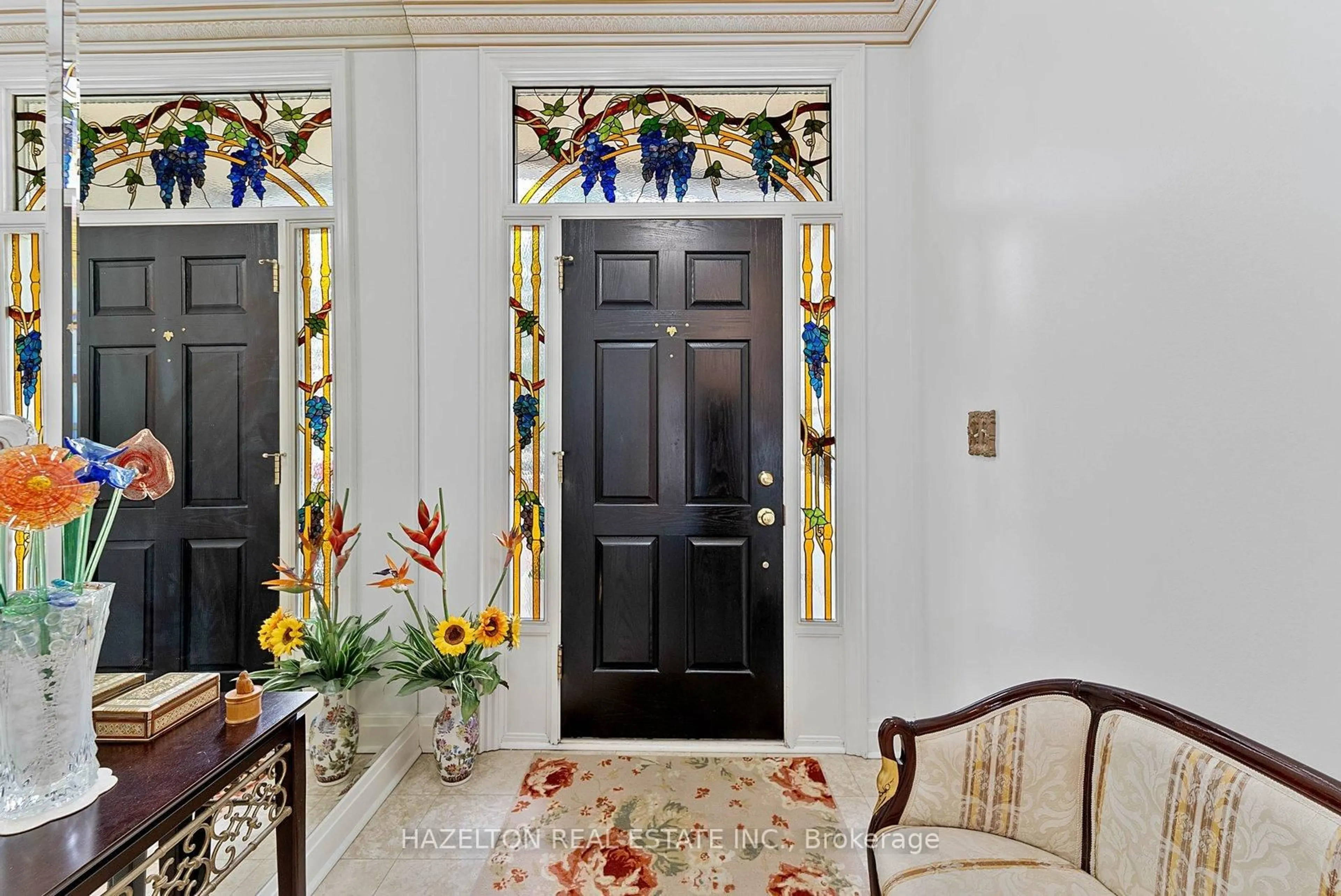 Indoor entryway for 220 Walmer Rd, Toronto Ontario M5R 3R7