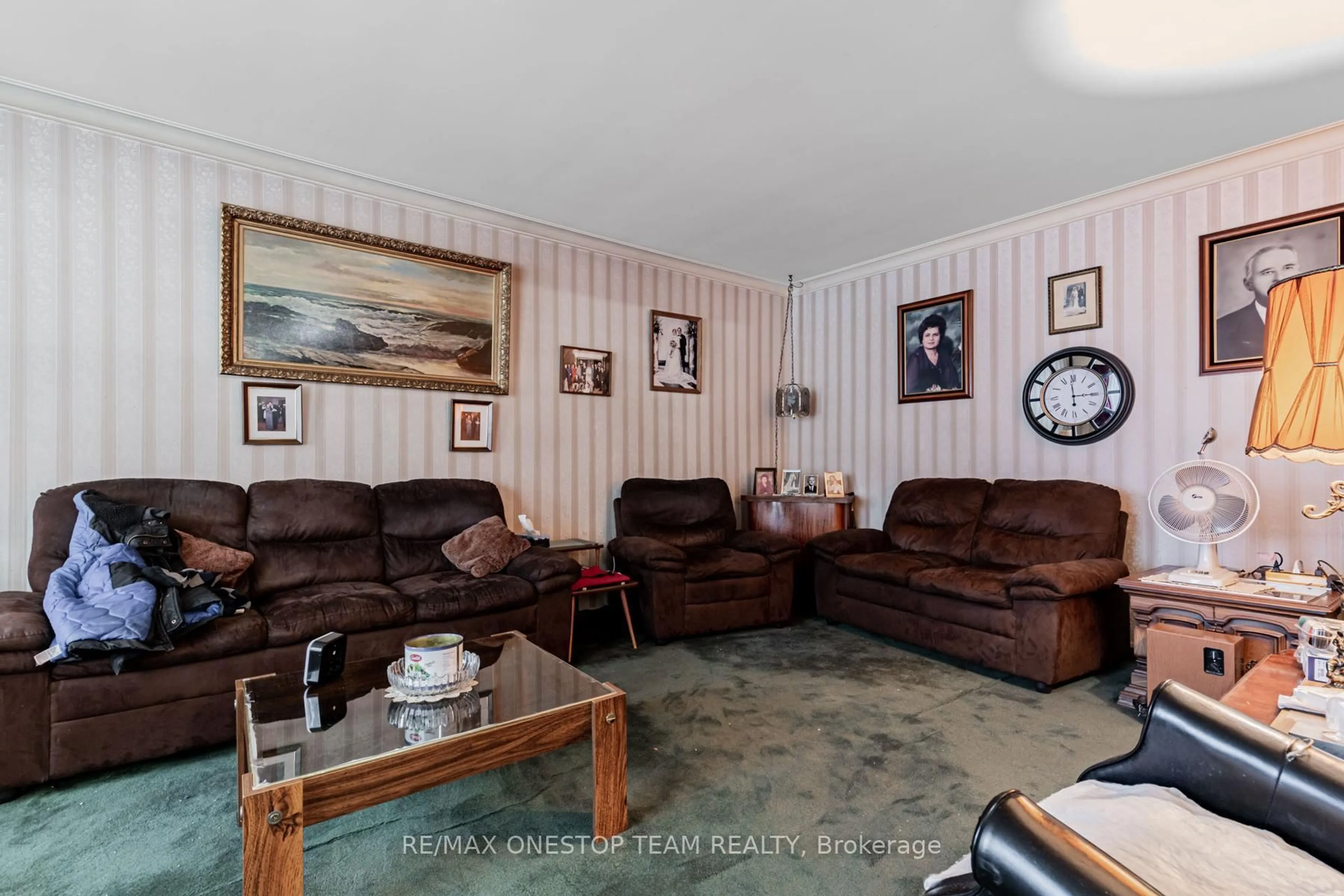 Living room with furniture, unknown for 344 Pleasant Ave, Toronto Ontario M2R 2R4