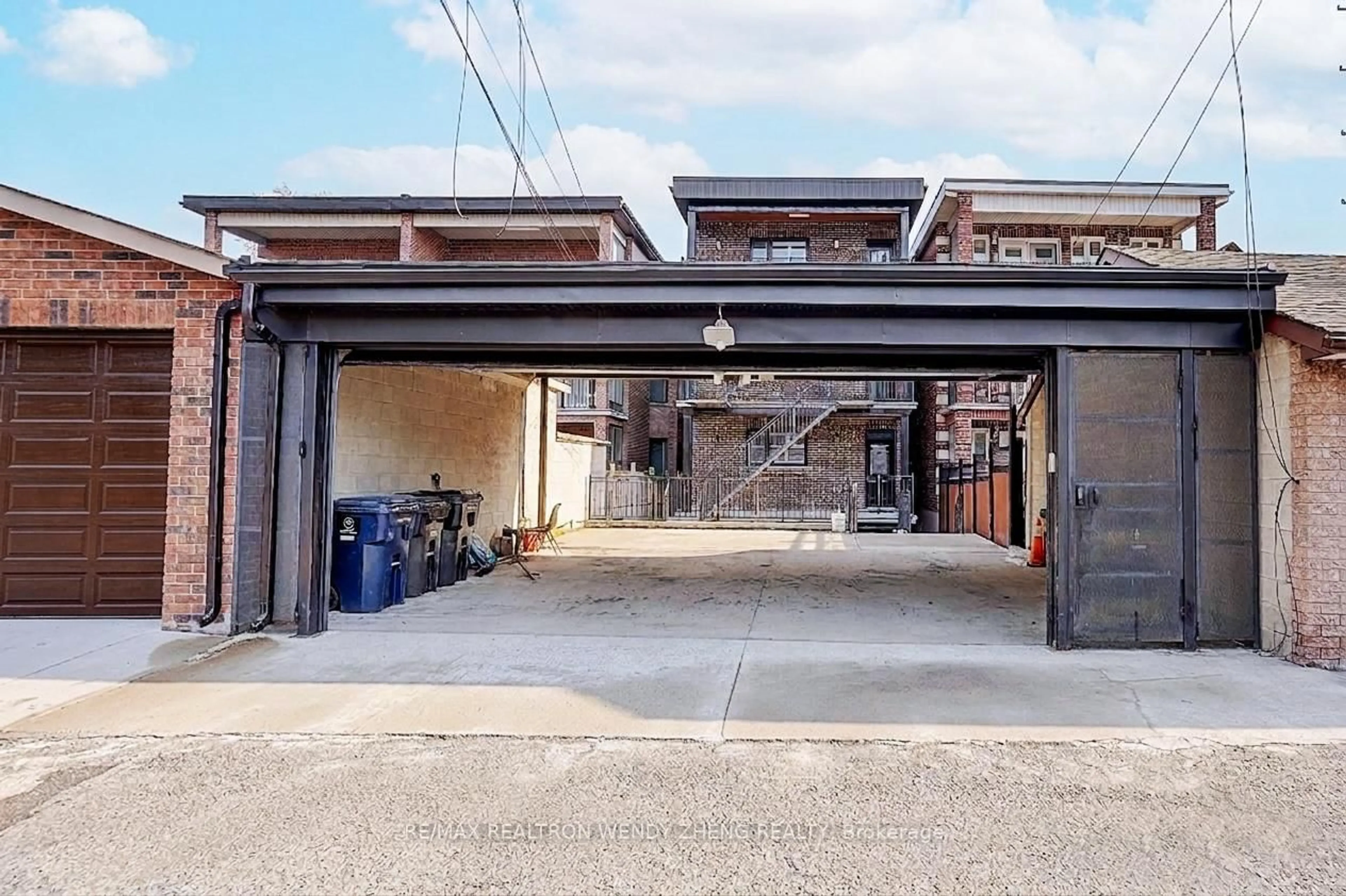 Indoor garage for 175 Grace St, Toronto Ontario M6G 3A7
