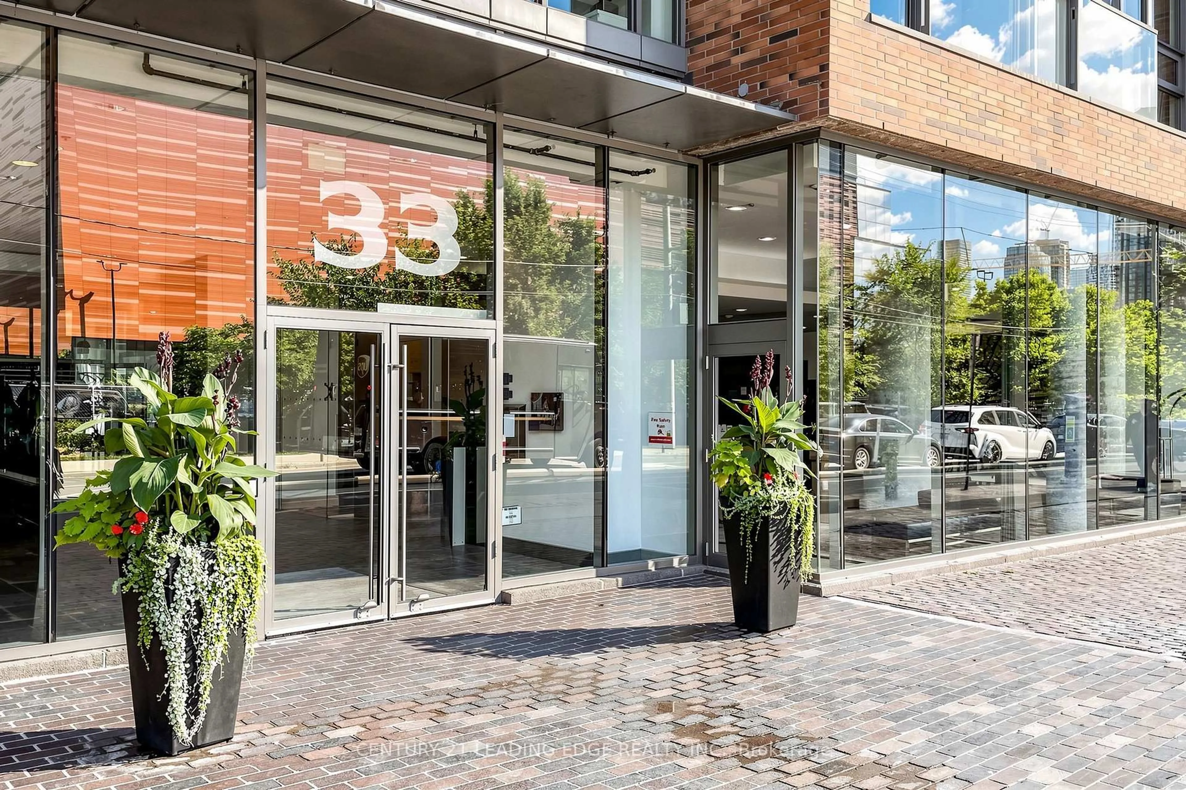 Indoor foyer for 33 Mill St #210, Toronto Ontario M5A 3R3
