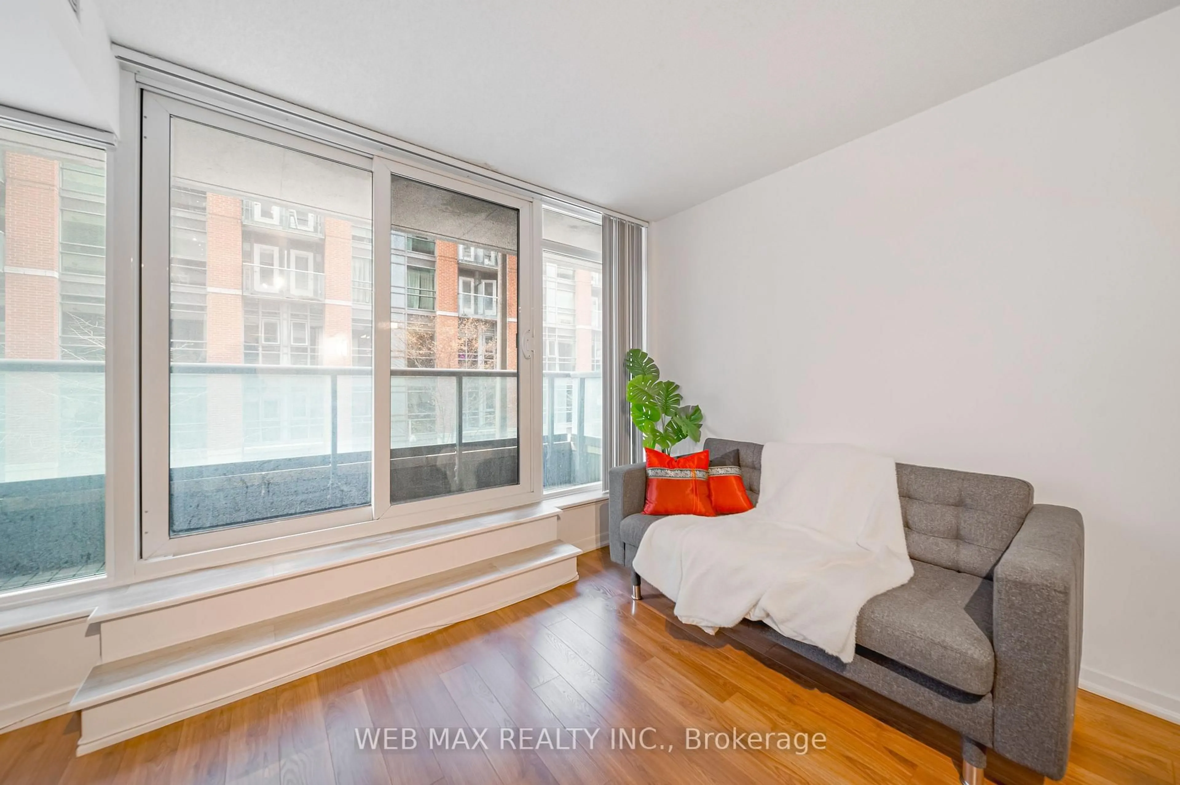Unknown for 36 Lisgar St #205, Toronto Ontario M6J 0C7