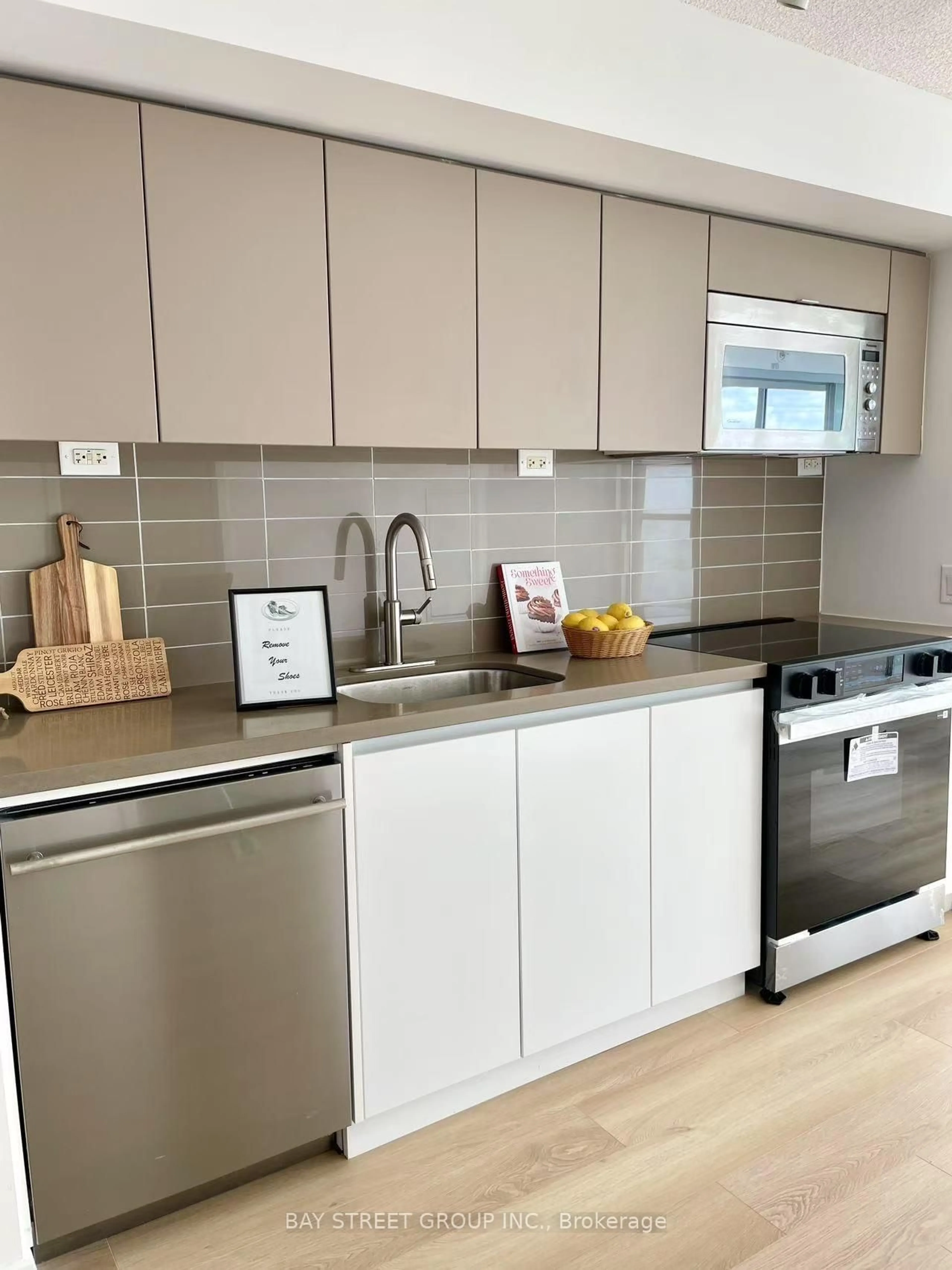 Standard kitchen, unknown for 75 Queens Wharf Rd #2908, Toronto Ontario M5V 0J8