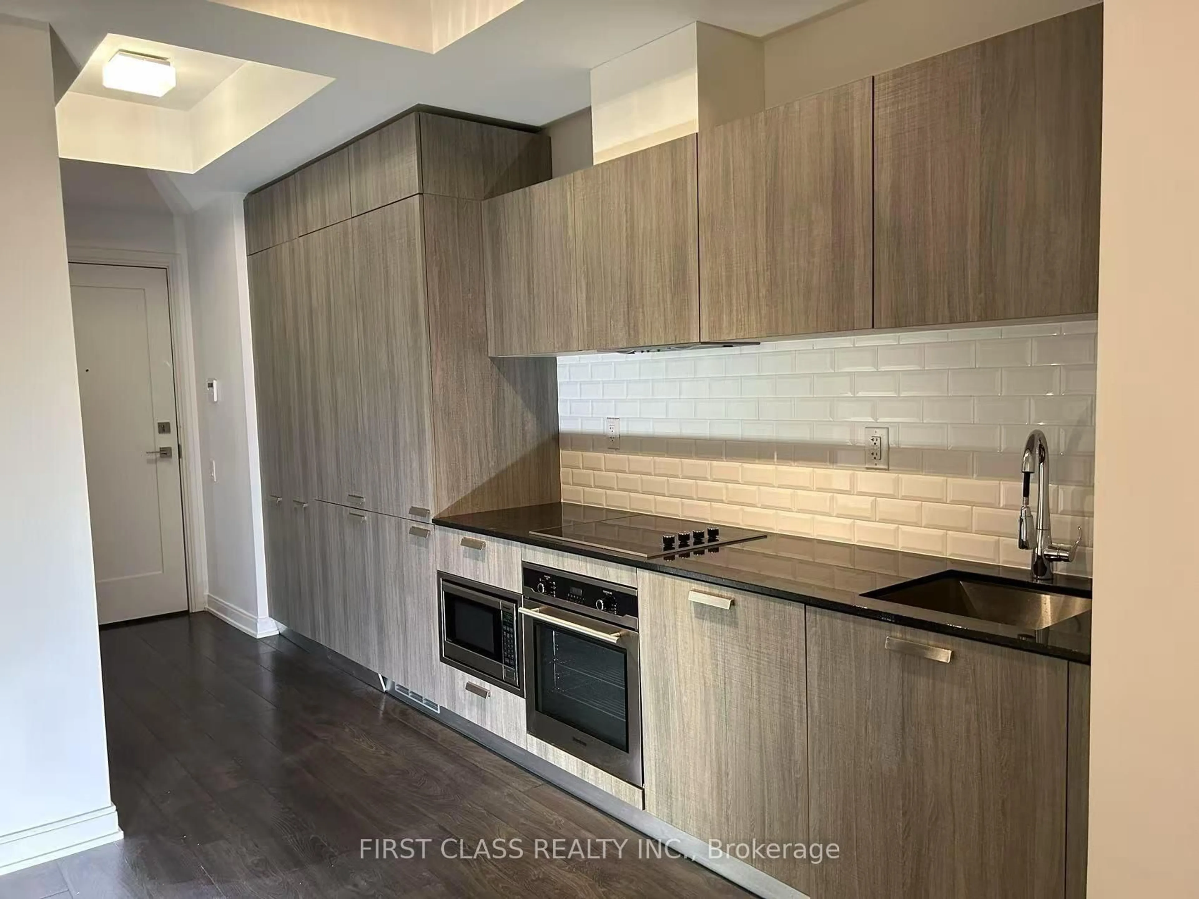 Standard kitchen, wood/laminate floor for 50 Charles St #1009, Toronto Ontario M4Y 0C3