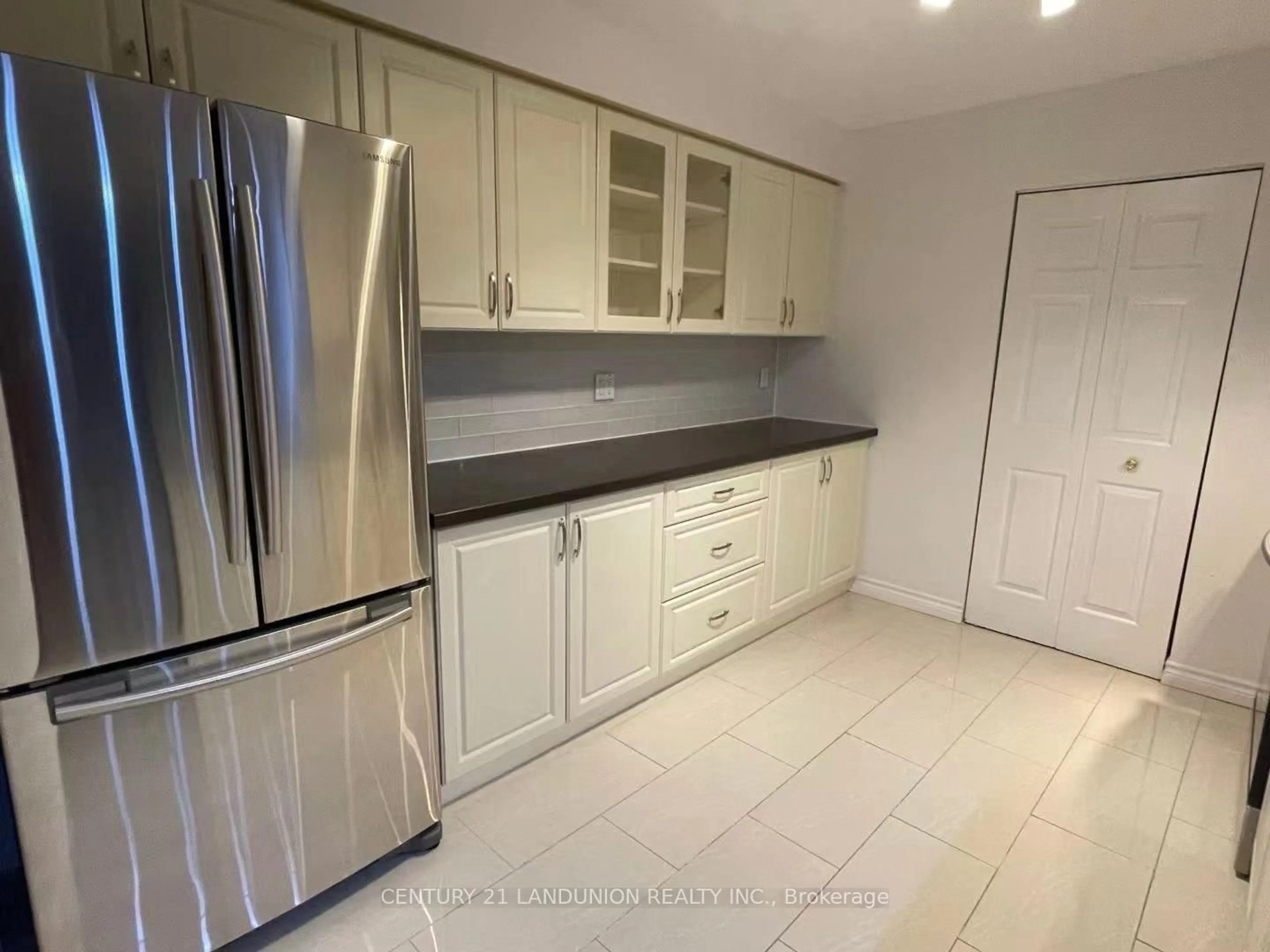 Standard kitchen, ceramic/tile floor for 30 Greenfield Ave #1708, Toronto Ontario M2N 6N3