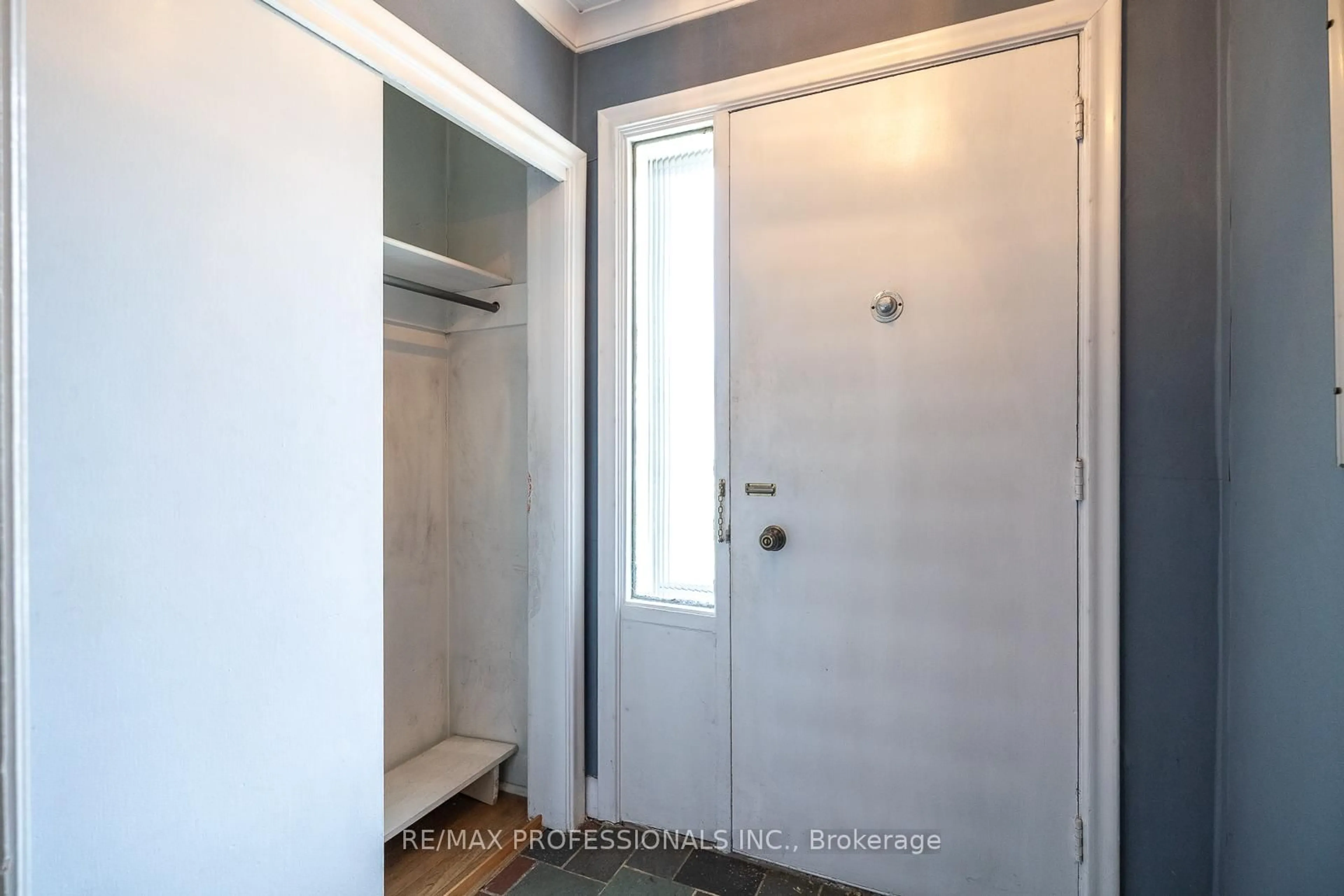 Indoor entryway for 90 Baycrest Ave, Toronto Ontario M6A 1W3