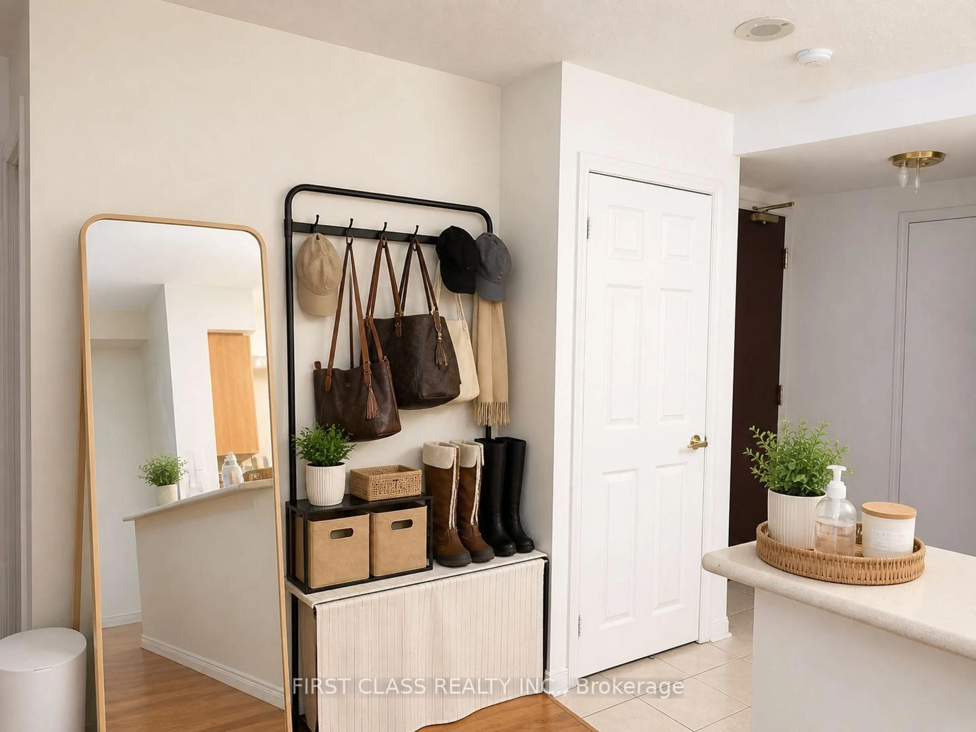 Indoor entryway for 20 Olive Ave #1907, Toronto Ontario M2N 7G5