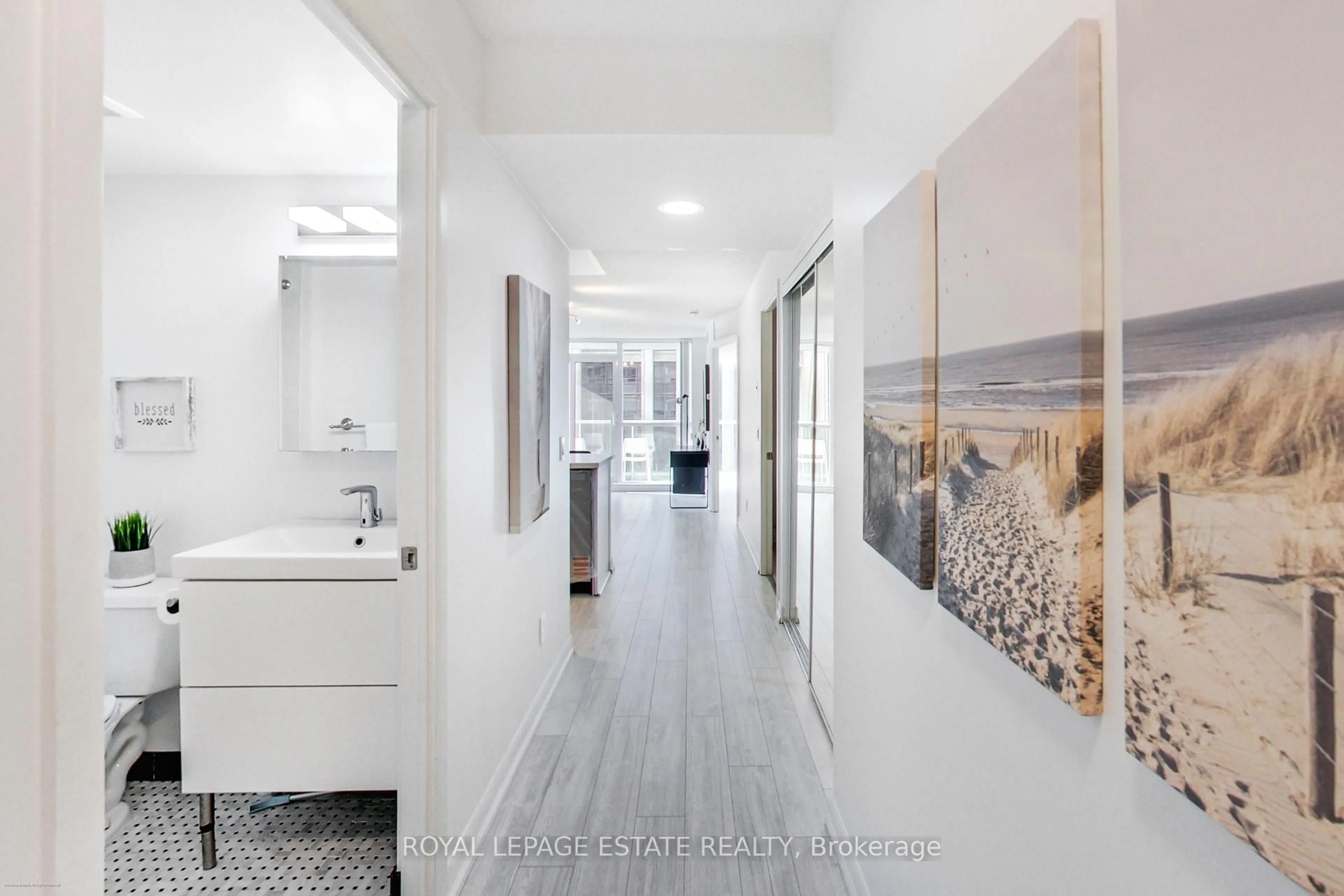 Indoor entryway for 4978 Yonge St #808, Toronto Ontario M2N 7G8