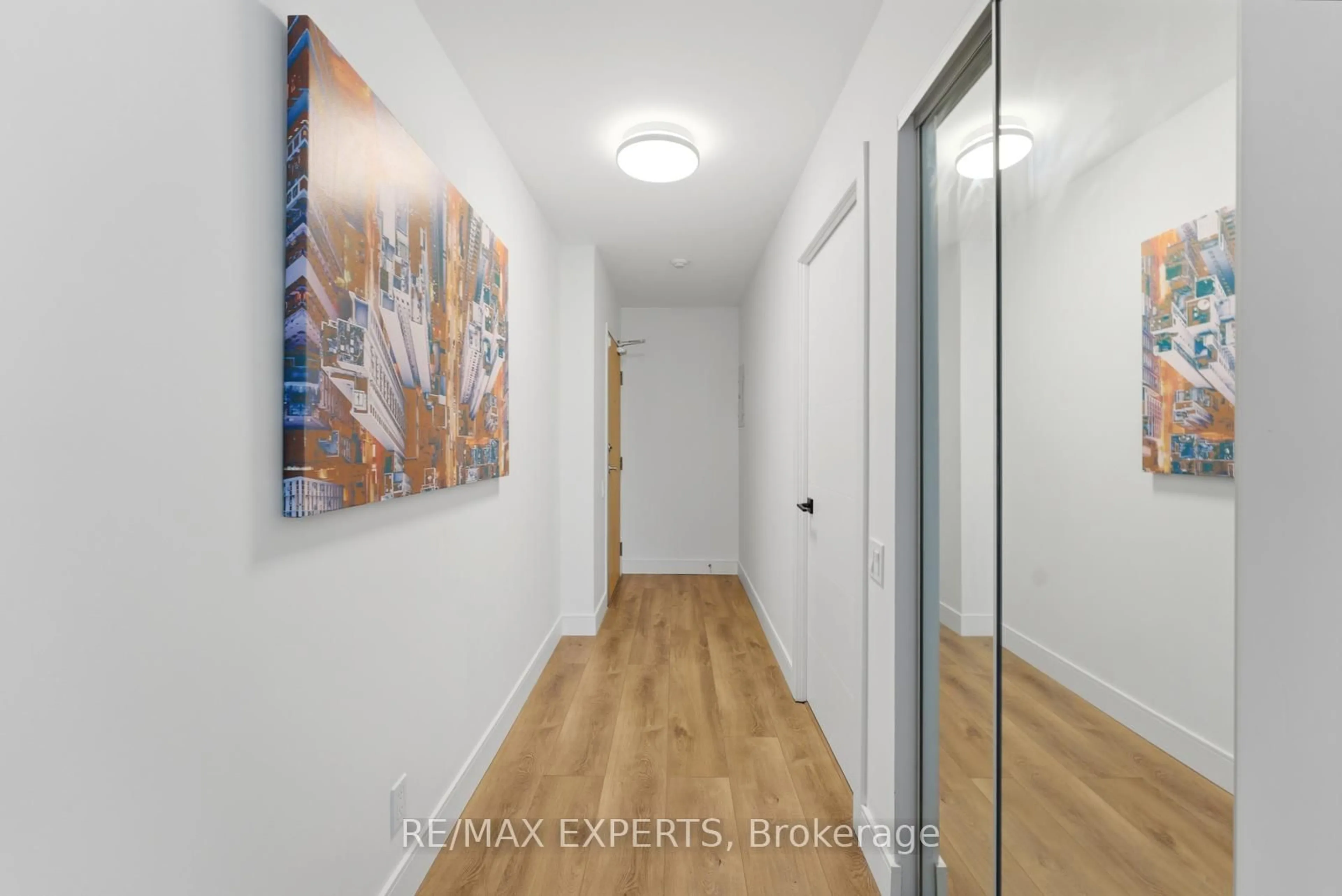 Indoor entryway for 50 Camden St #707, Toronto Ontario M5V 3N1