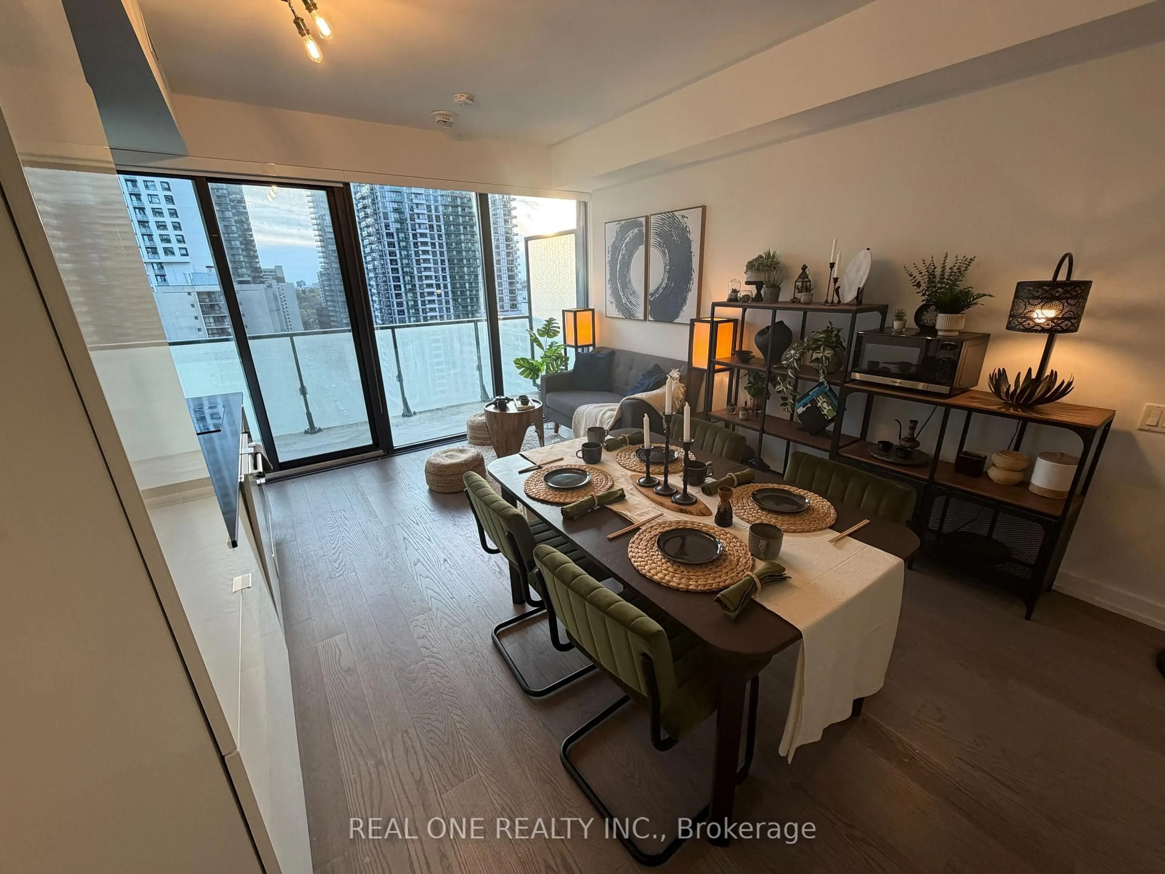 Dining room, wood/laminate floor for 161 Roehampton Ave #1902, Toronto Ontario M4P 0C8