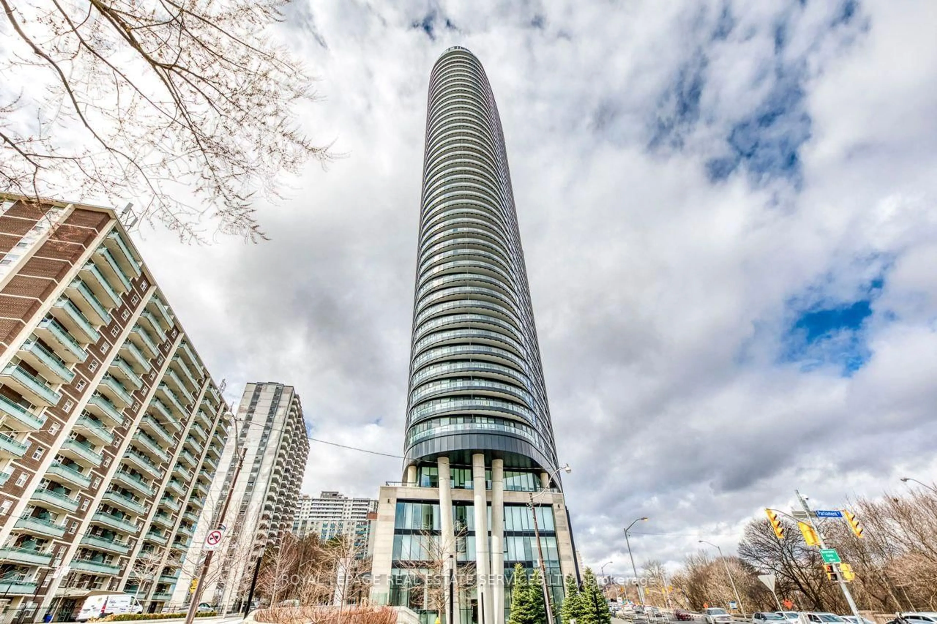 Unknown for 585 Bloor St #1320, Toronto Ontario M4W 0B3