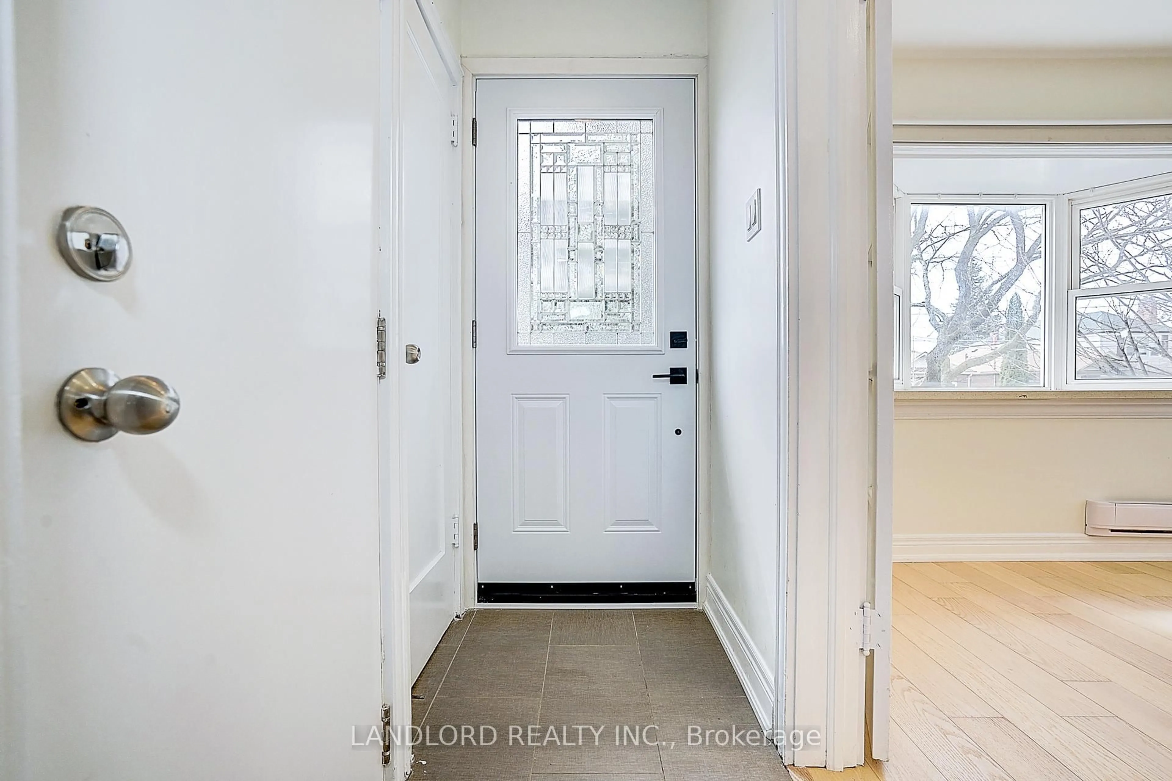 Indoor entryway for 134 Gloucester Grve, Toronto Ontario M6C 2B1