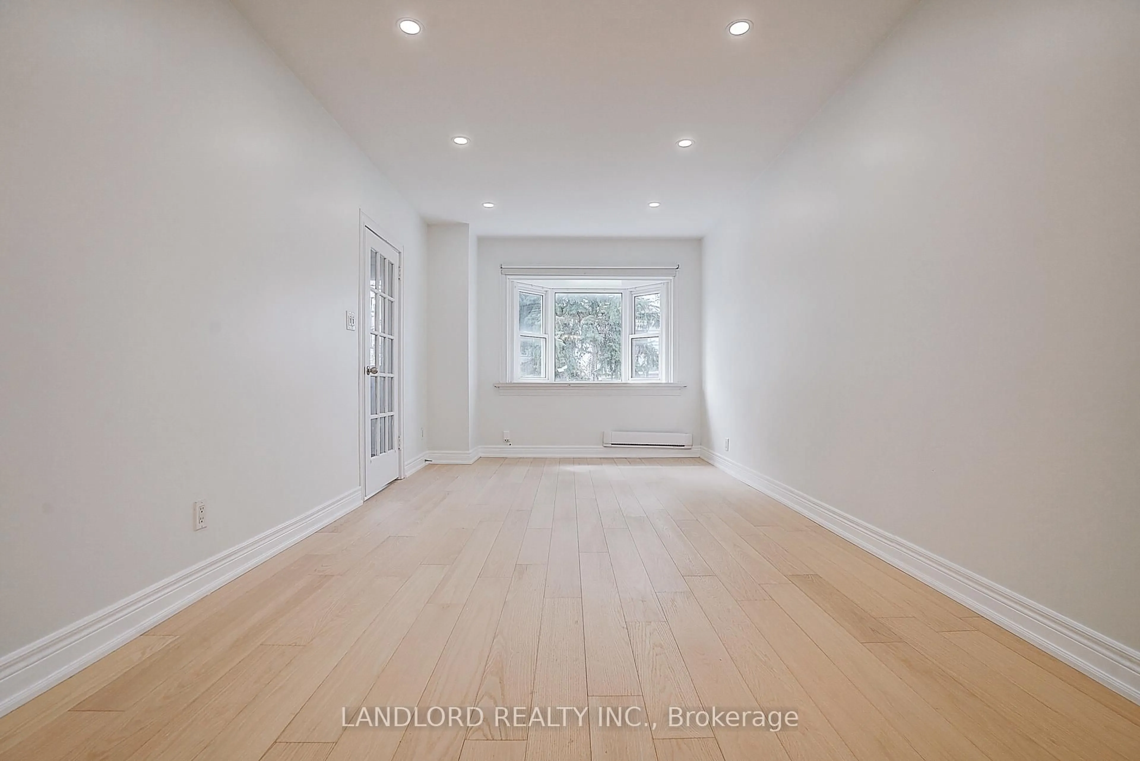 A pic of a room for 134 Gloucester Grve, Toronto Ontario M6C 2B1