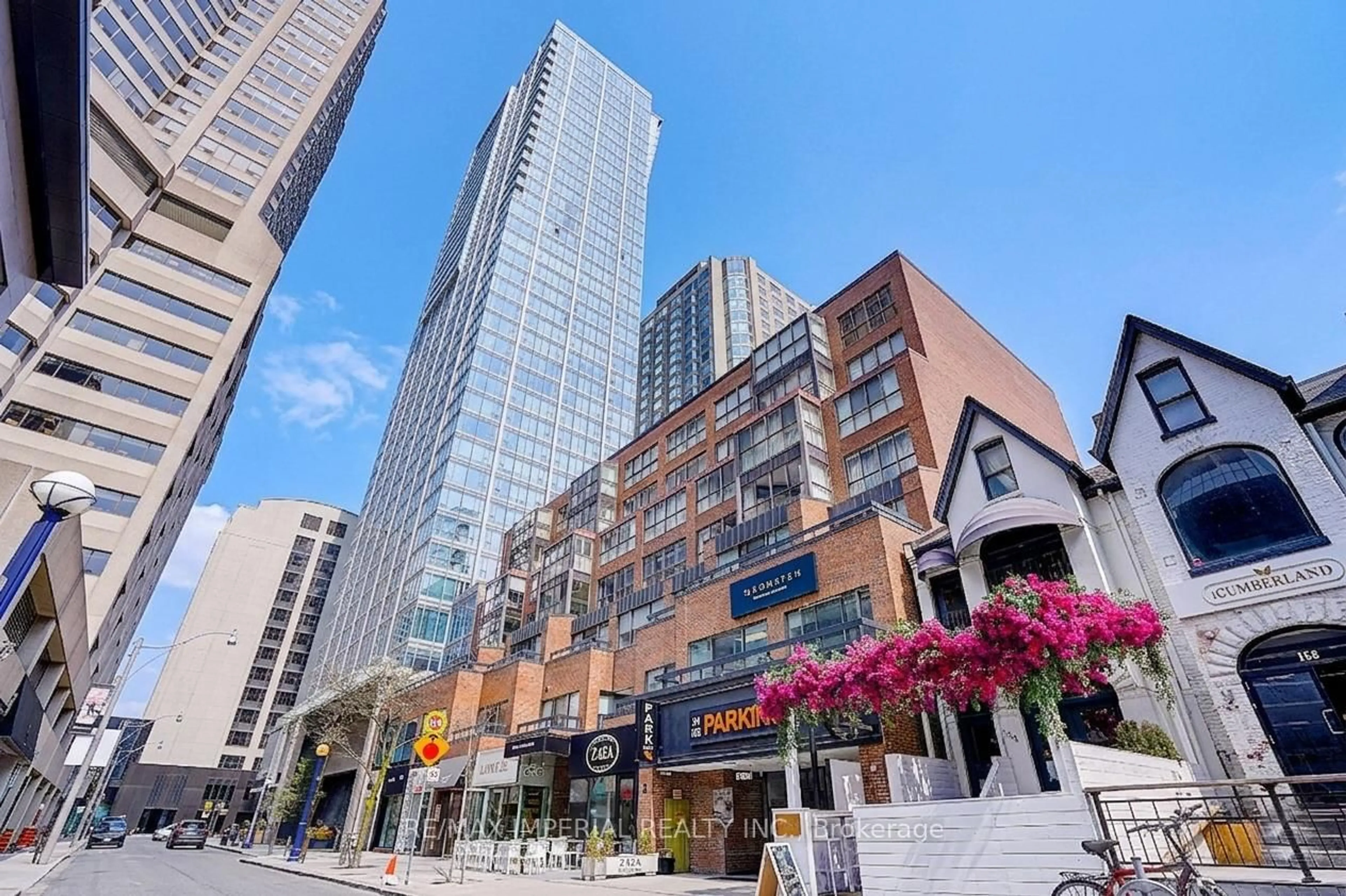 Patio, street for 188 Cumberland St #2210, Toronto Ontario M5R 0B6
