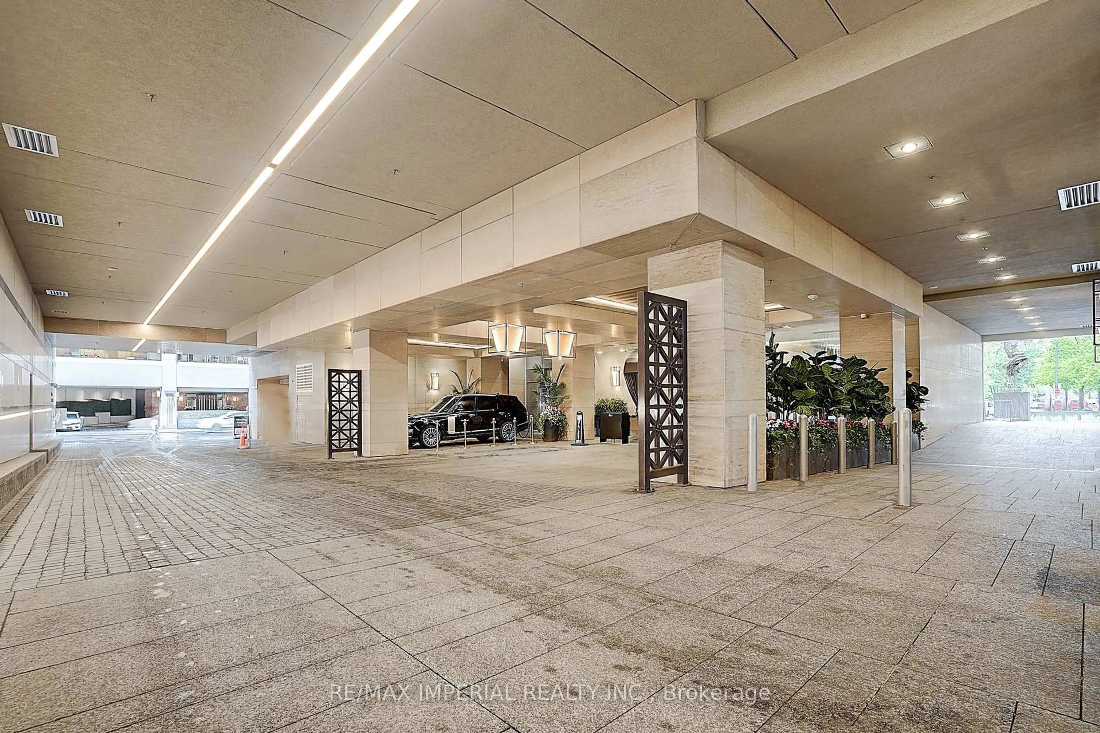 Lobby for 188 Cumberland St #2210, Toronto Ontario M5R 0B6