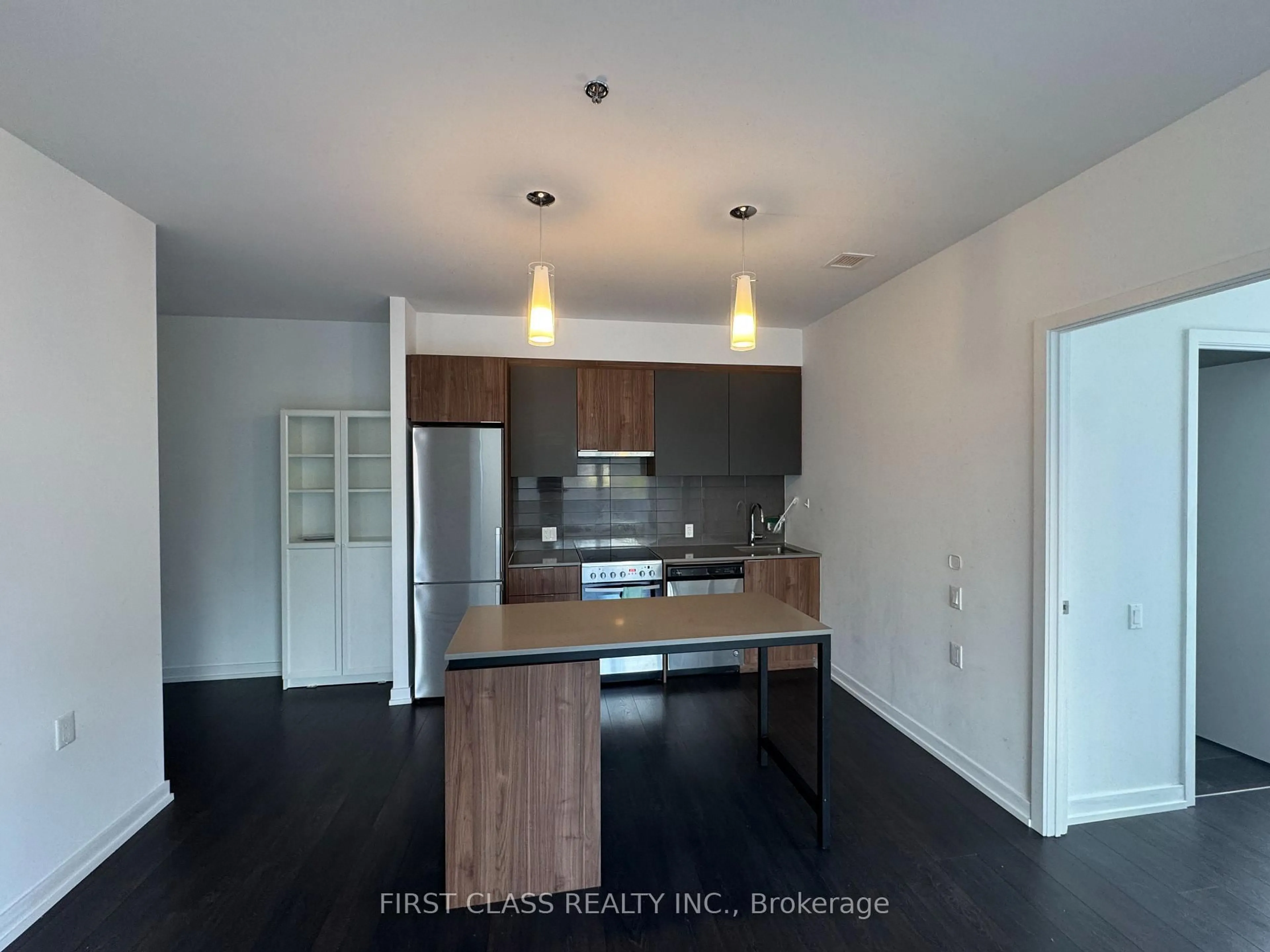 Unknown for 203 College St #407, Toronto Ontario M5T 1P9