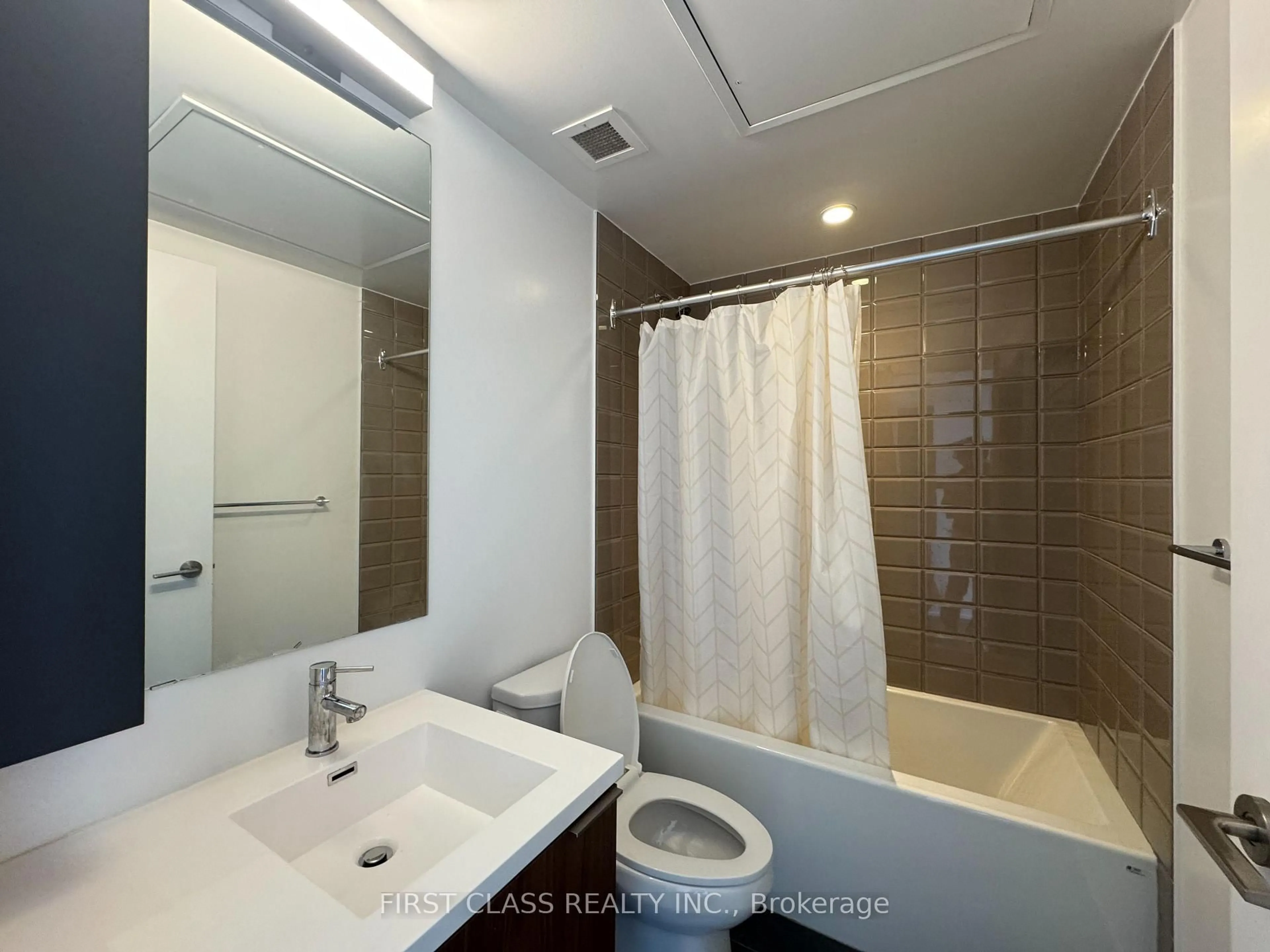 Standard bathroom, ceramic/tile floor for 203 College St #407, Toronto Ontario M5T 1P9