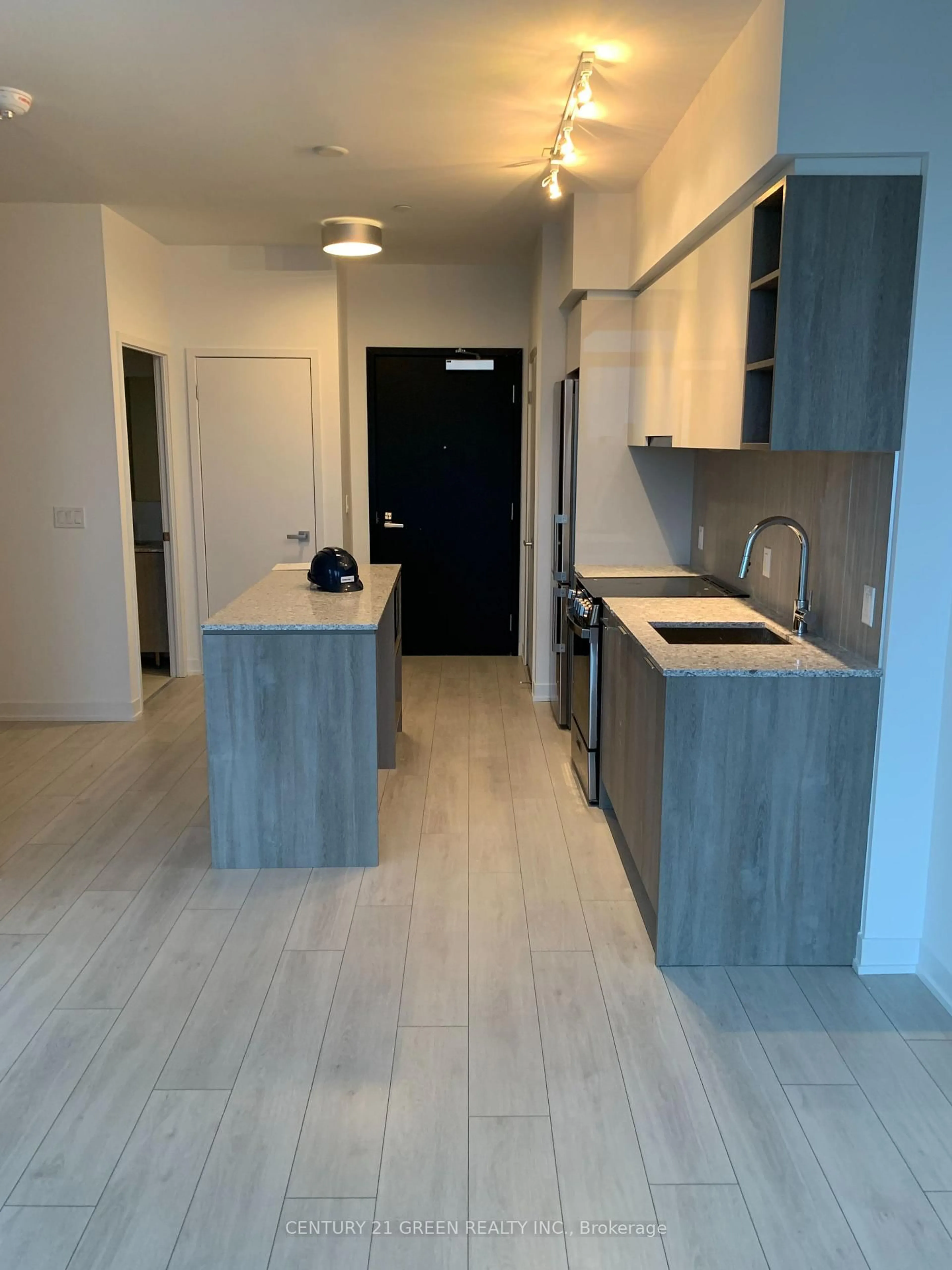 Unknown for 31 Tippett Rd #817, Toronto Ontario M3H 0C8