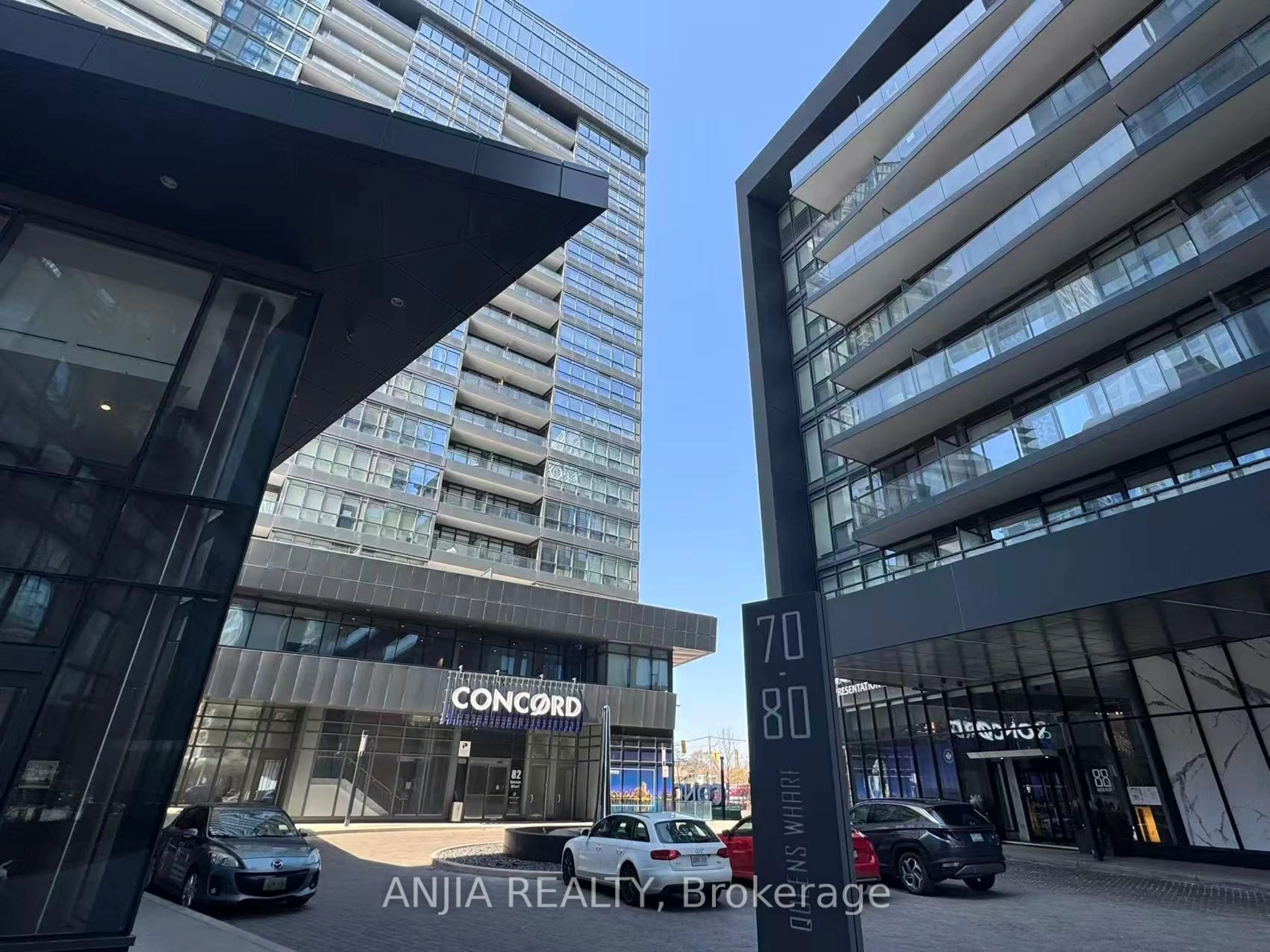 Indoor foyer for 70 Queens Wharf Rd #212, Toronto Ontario M5V 0J2