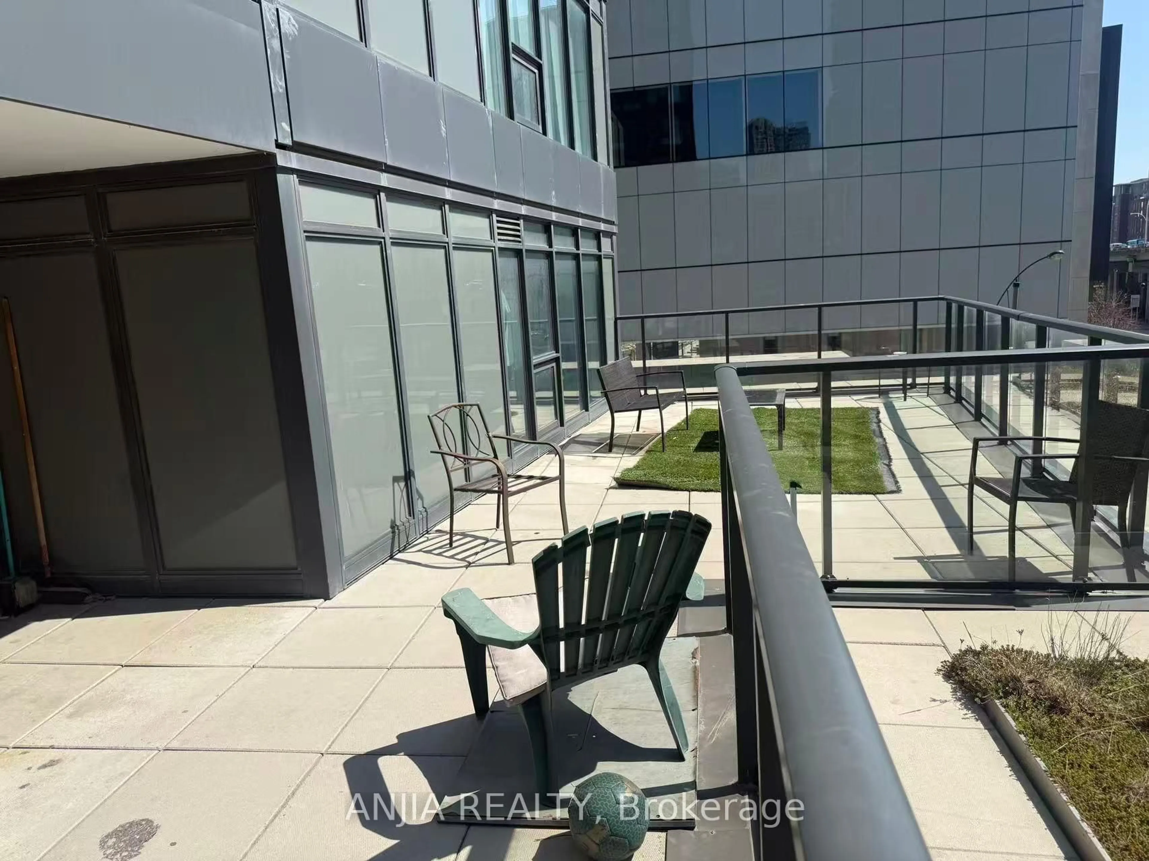 Patio, unknown for 70 Queens Wharf Rd #212, Toronto Ontario M5V 0J2