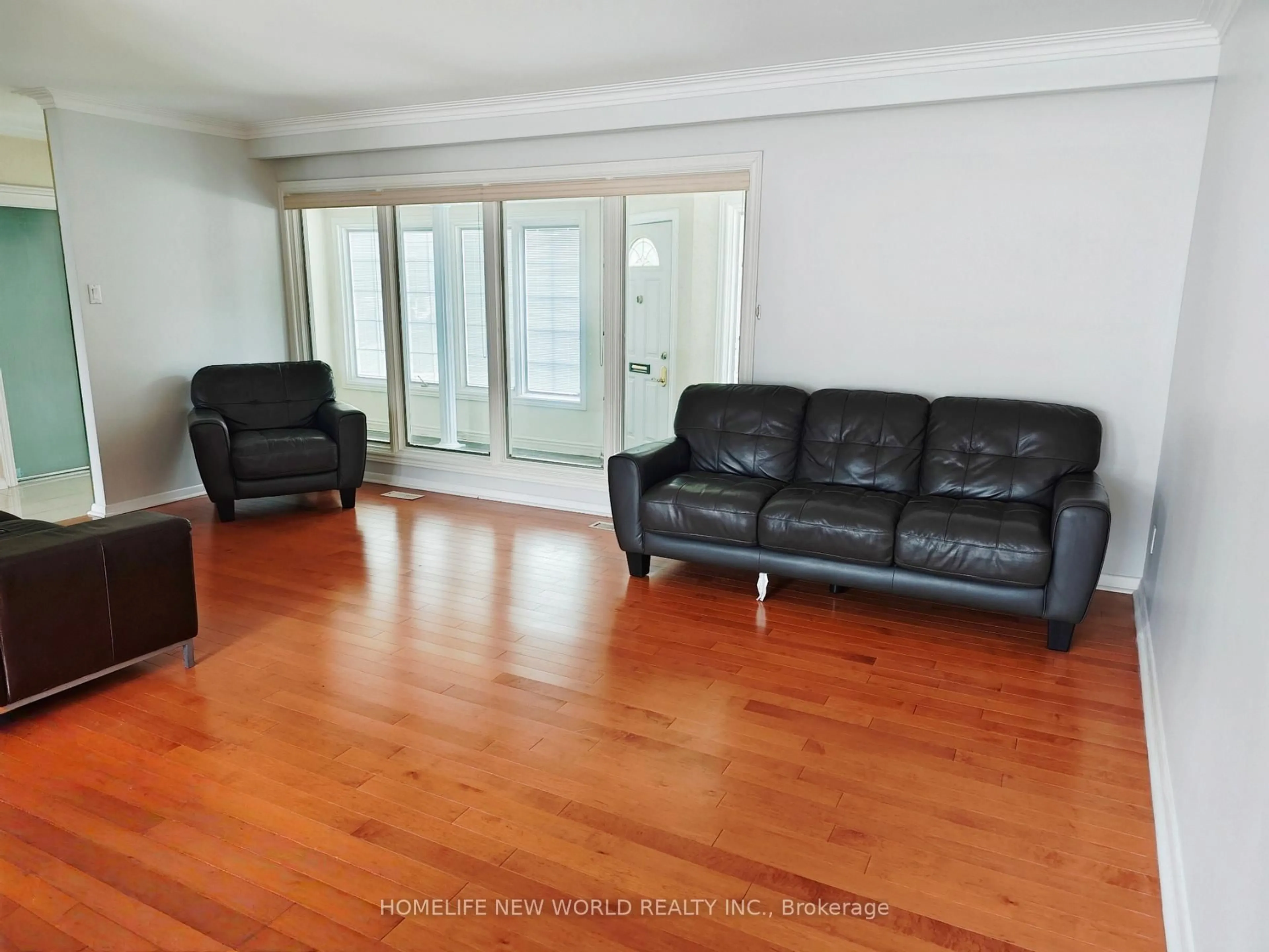 Living room with furniture, wood/laminate floor for 18 Olsen Dr, Toronto Ontario M3A 3J2