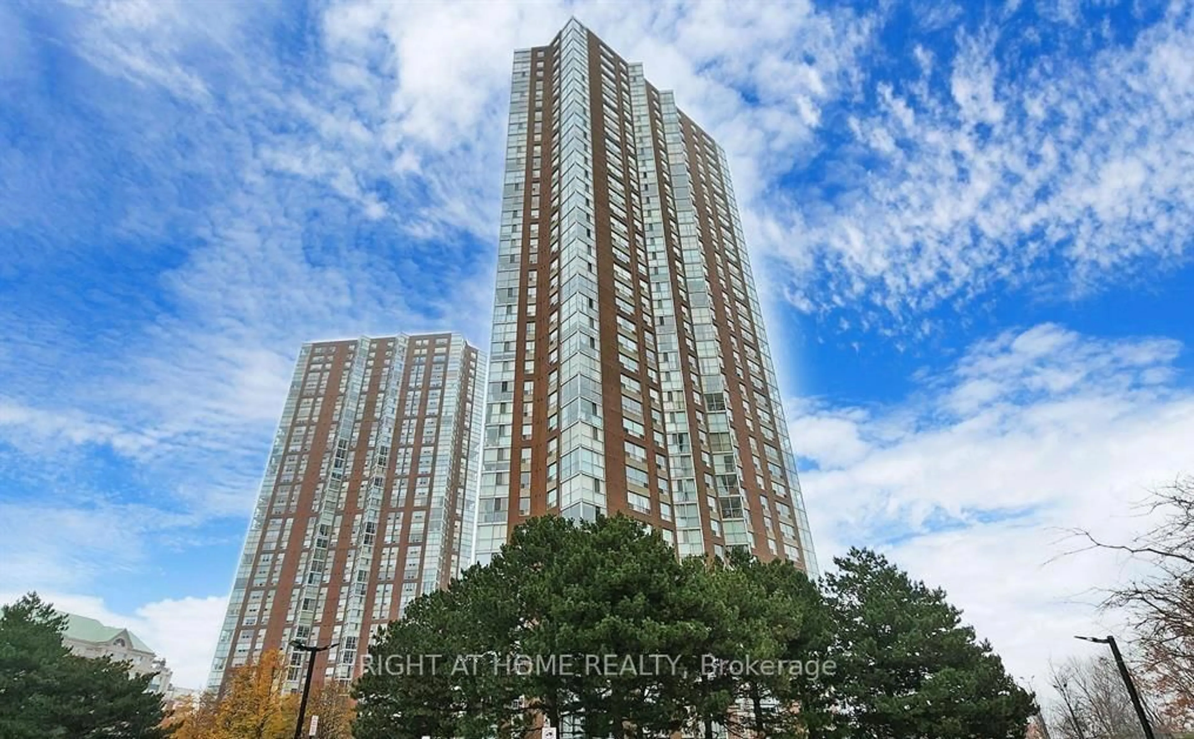 A pic from outside/outdoor area/front of a property/back of a property/a pic from drone, building for 5 Concorde Pl #410, Toronto Ontario M3C 3M8
