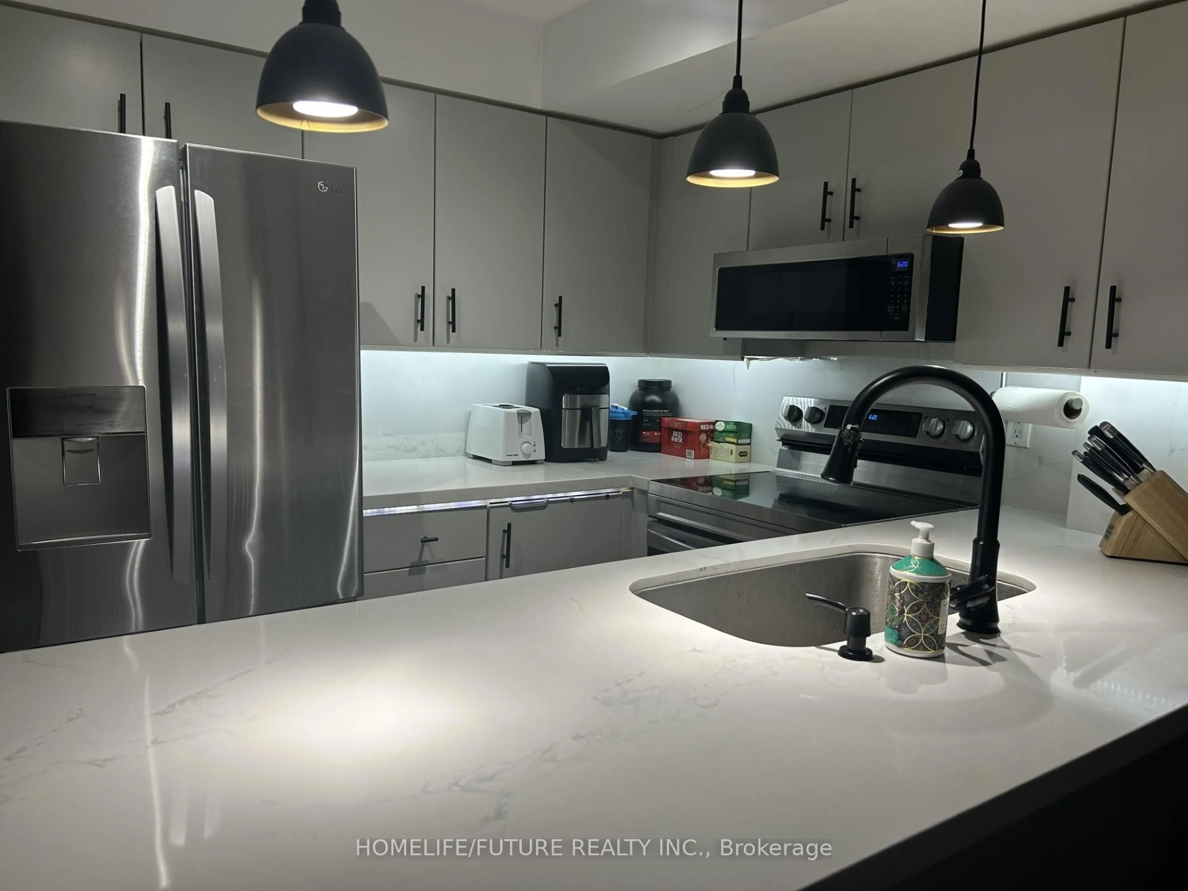 Unknown for 415 Jarvis St #100, Toronto Ontario M4Y 3C1