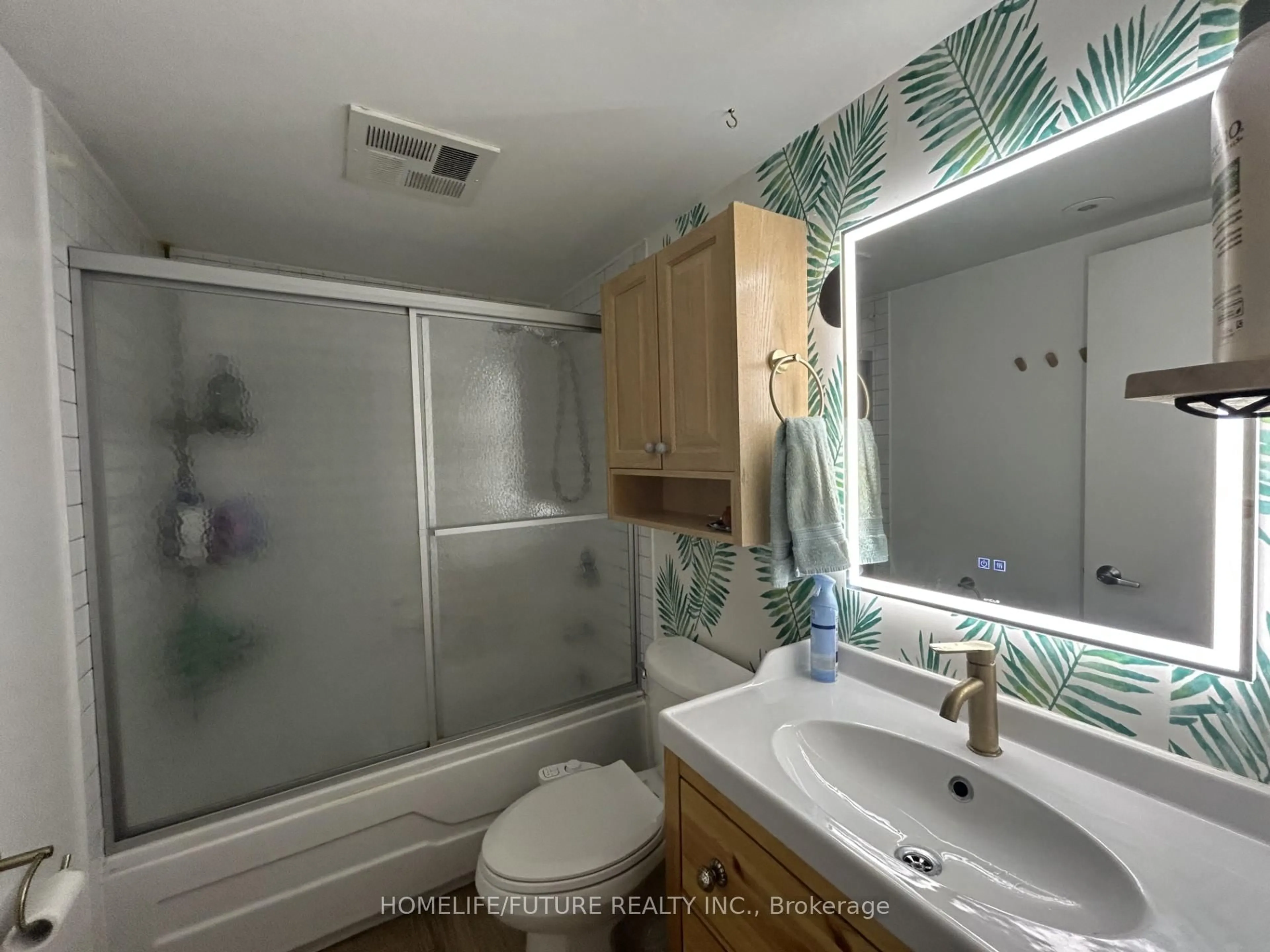Standard bathroom, unknown for 415 Jarvis St #100, Toronto Ontario M4Y 3C1