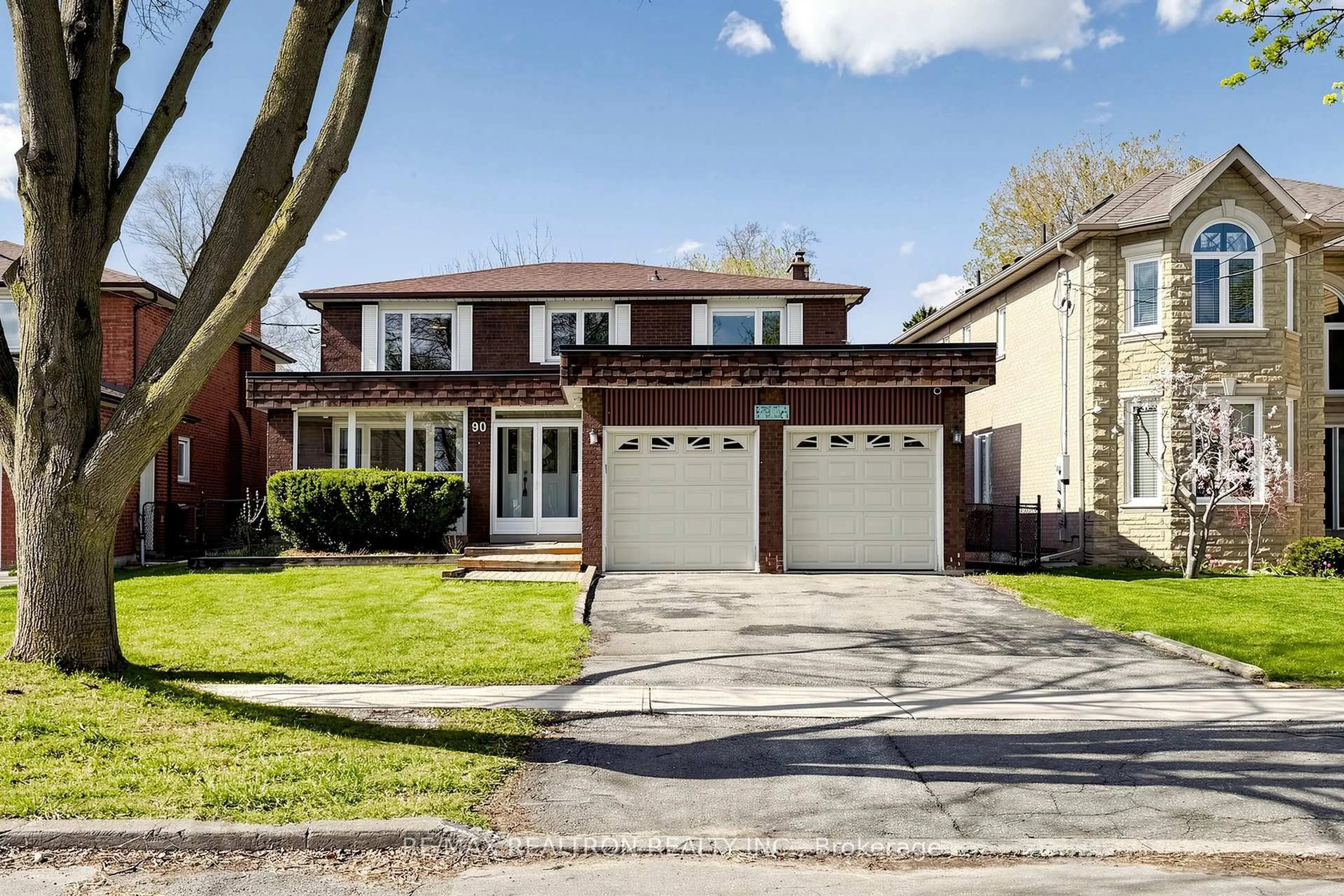 Home with brick exterior material, street for 90 Holmes Ave, Toronto Ontario M2N 4M4