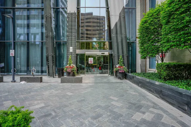 65 St Mary St #2202, Toronto 5