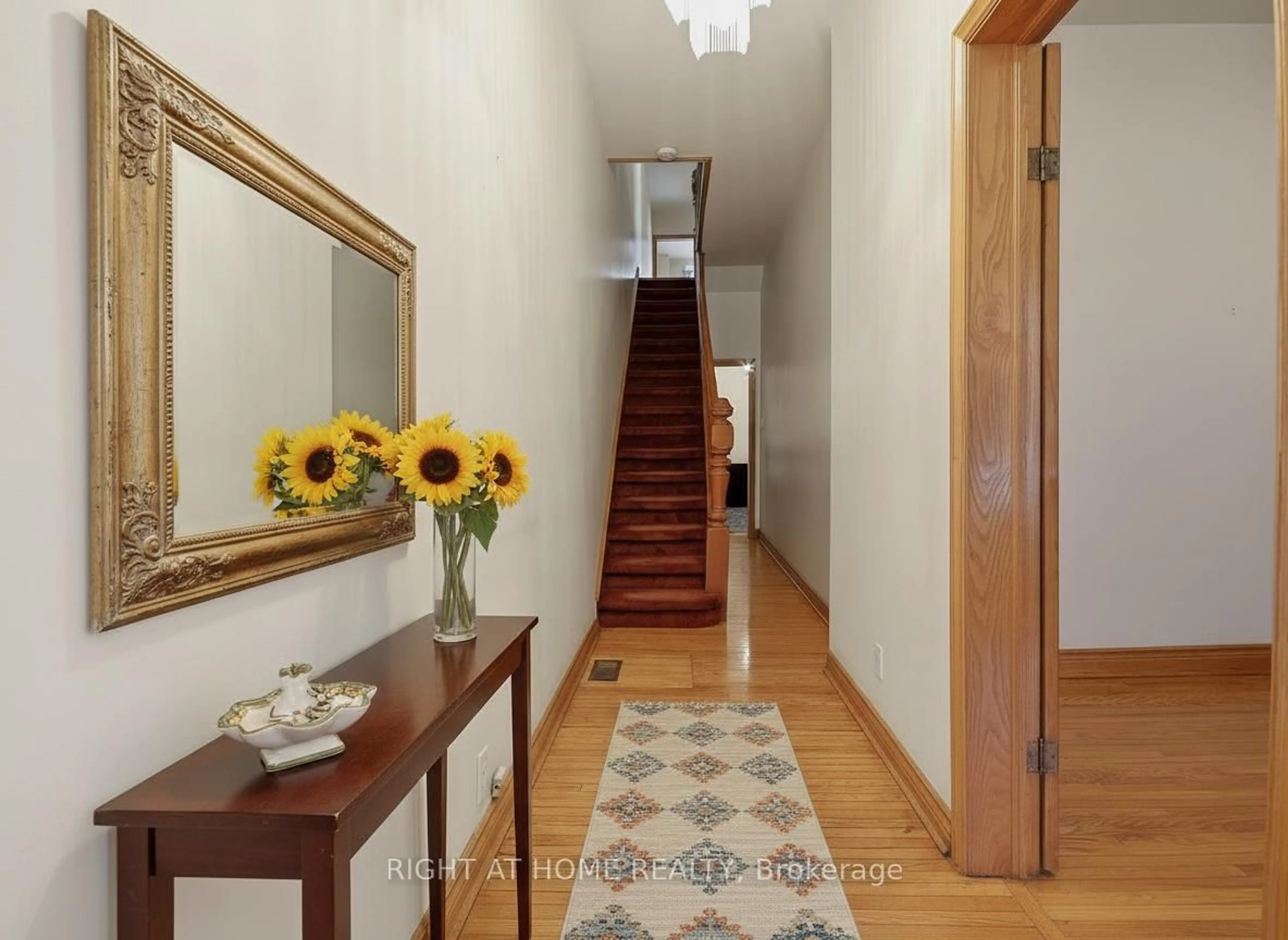 Indoor foyer for 273 Palmerston Ave, Toronto Ontario M6J 2J3