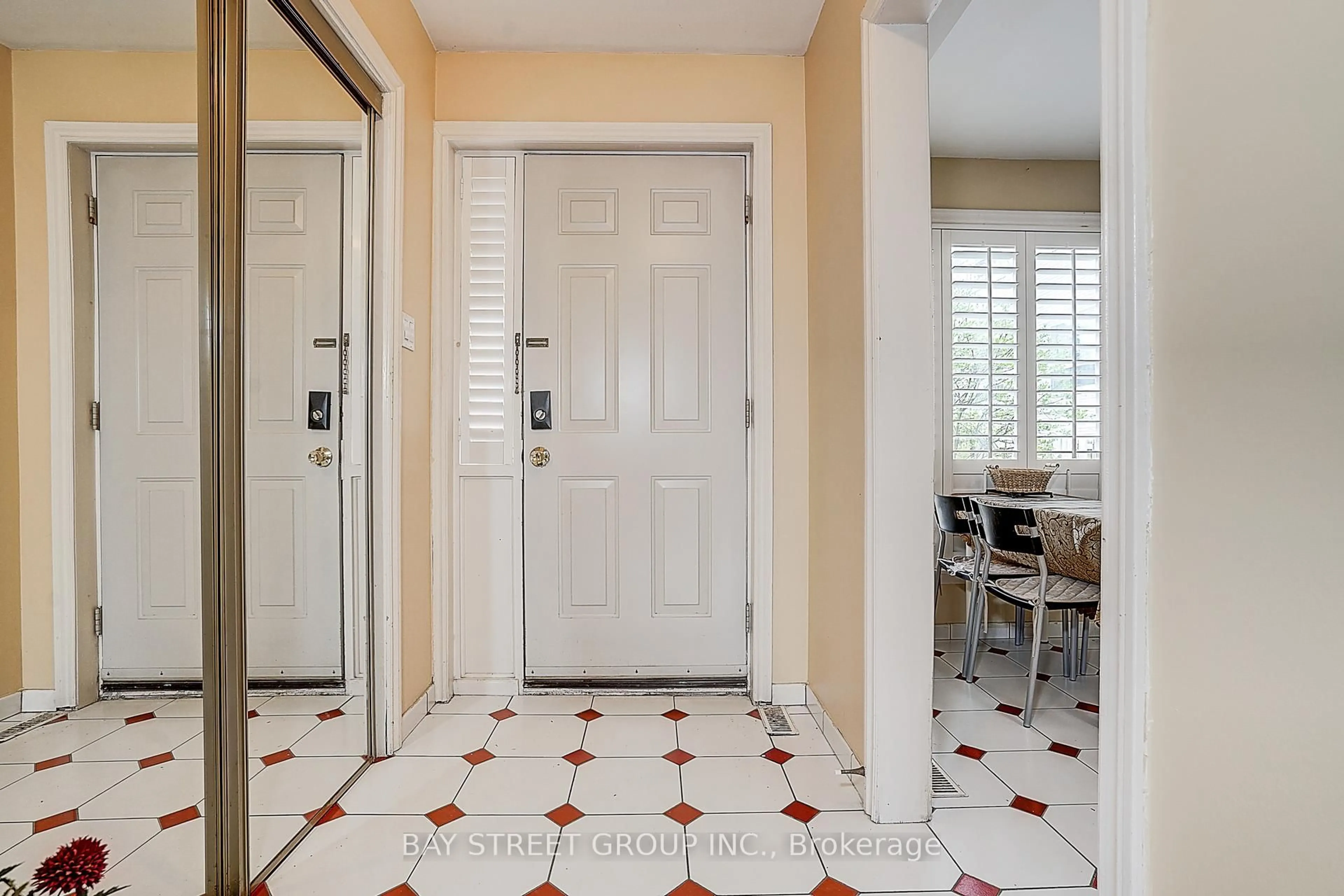 Indoor entryway for 91 Rameau Dr #10, Toronto Ontario M2H 1T6