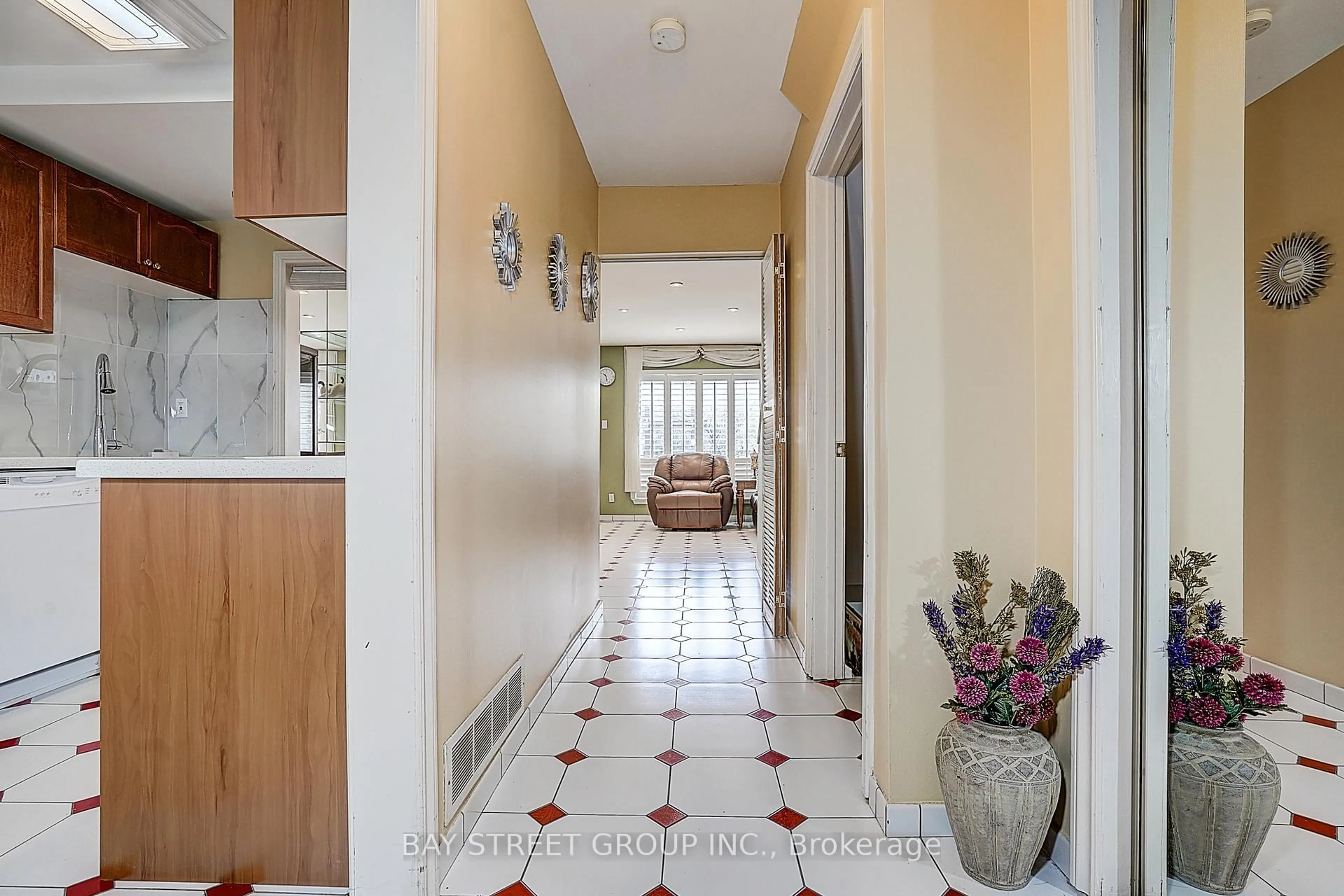 Indoor foyer for 91 Rameau Dr #10, Toronto Ontario M2H 1T6