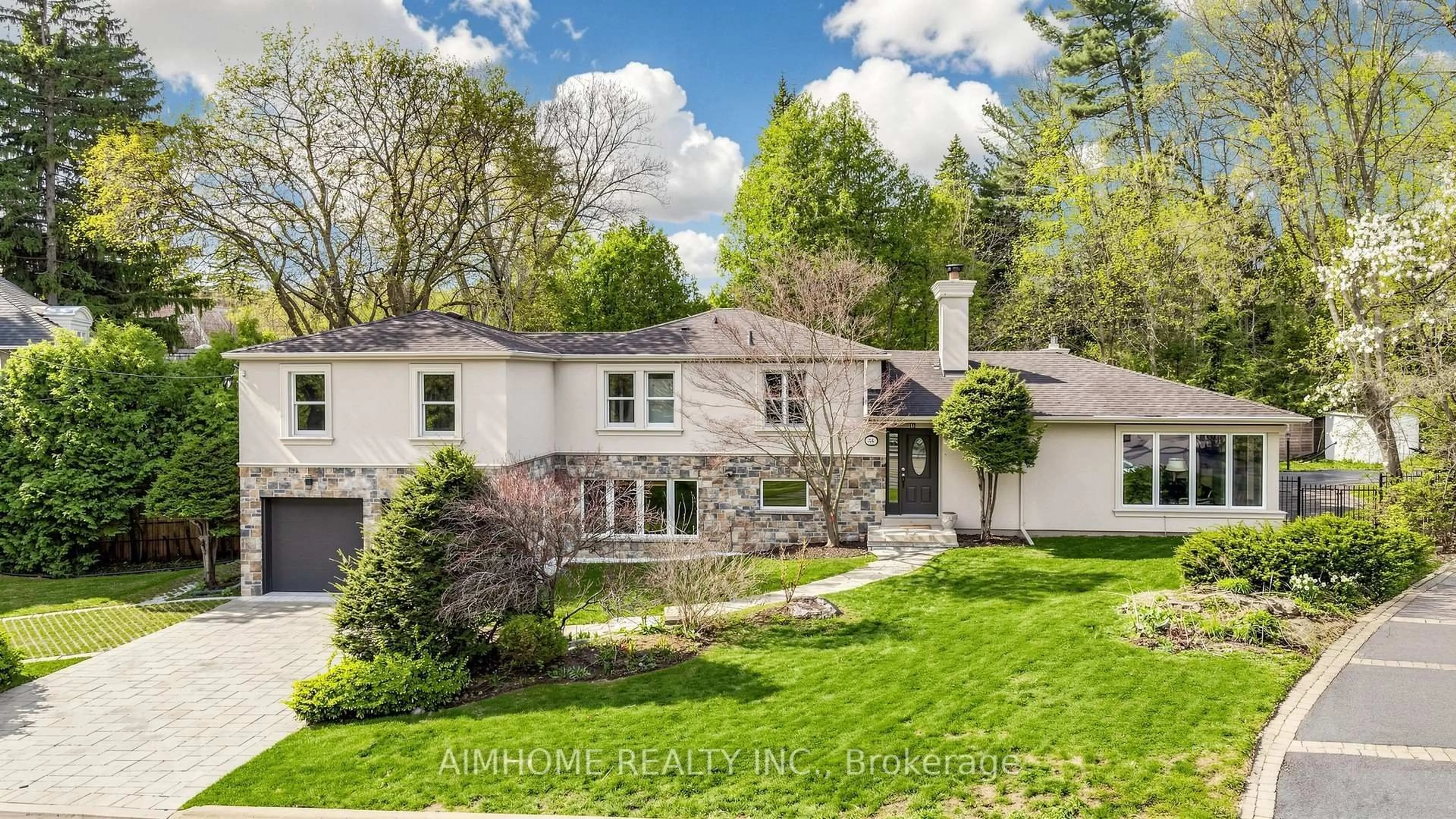 A pic from outside/outdoor area/front of a property/back of a property/a pic from drone, street for 54 Plymbridge Rd, Toronto Ontario M2P 1A3