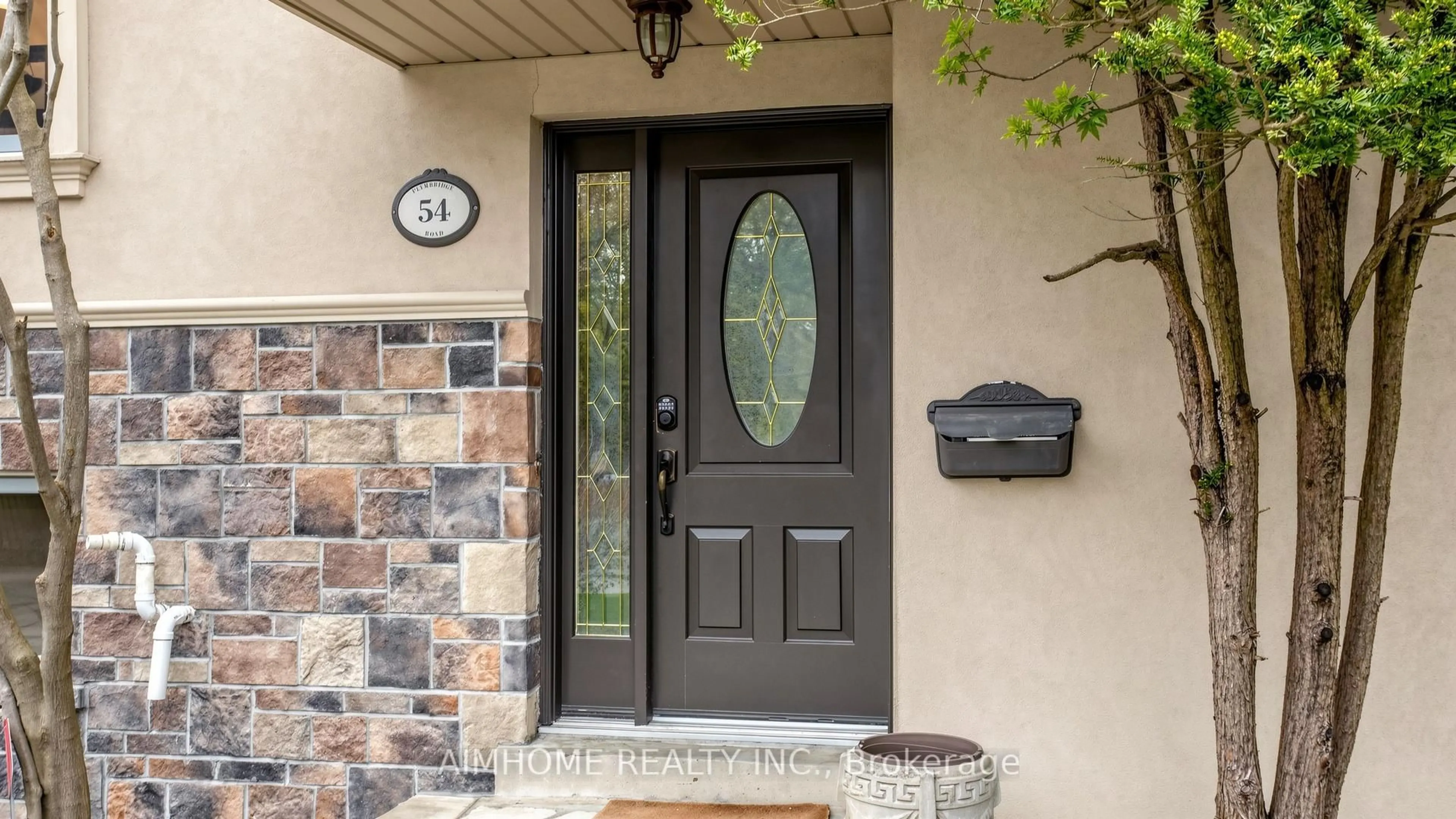 Indoor entryway for 54 Plymbridge Rd, Toronto Ontario M2P 1A3