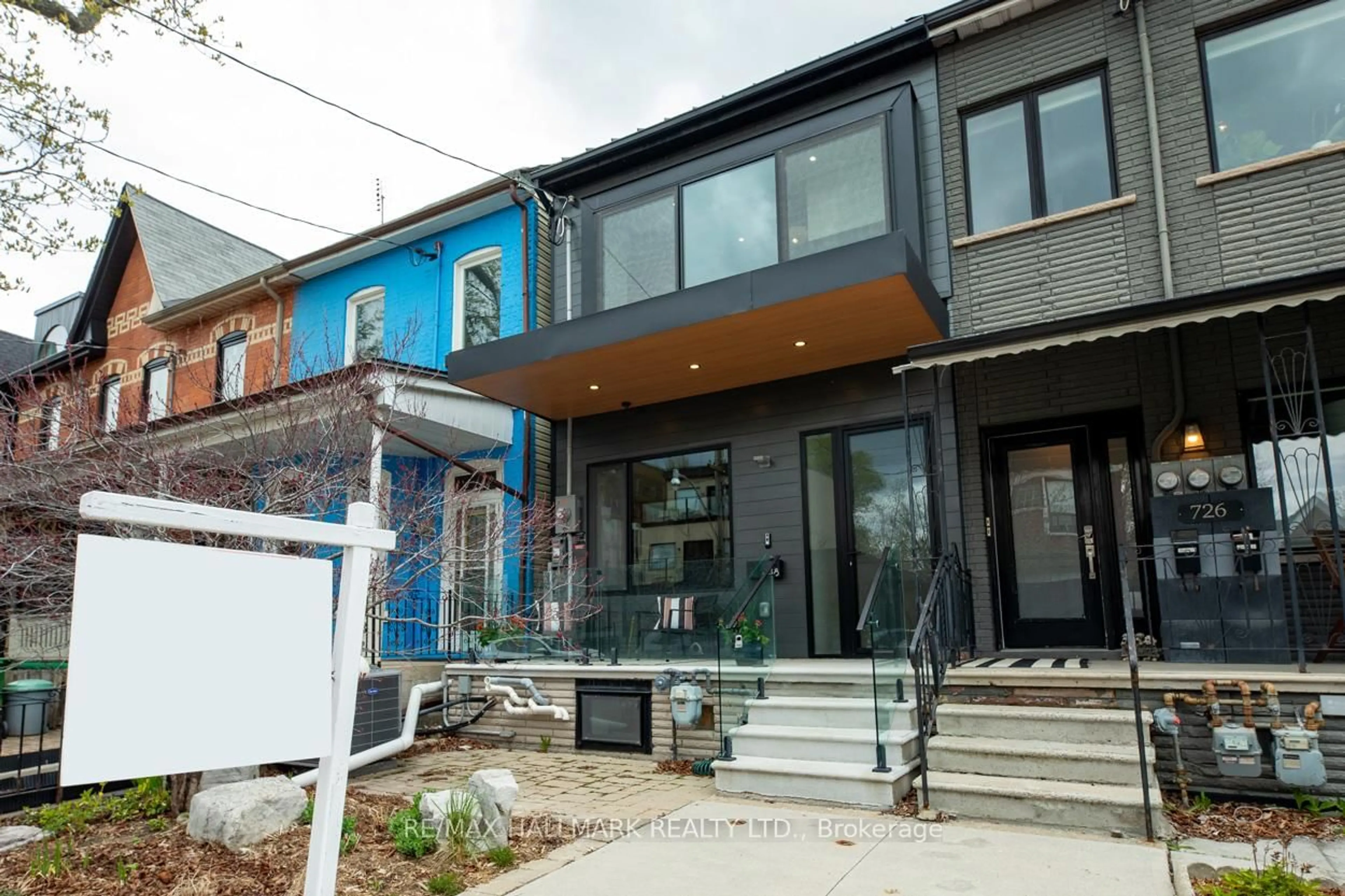 Home with brick exterior material, street for 728 Richmond St, Toronto Ontario M6J 1C5
