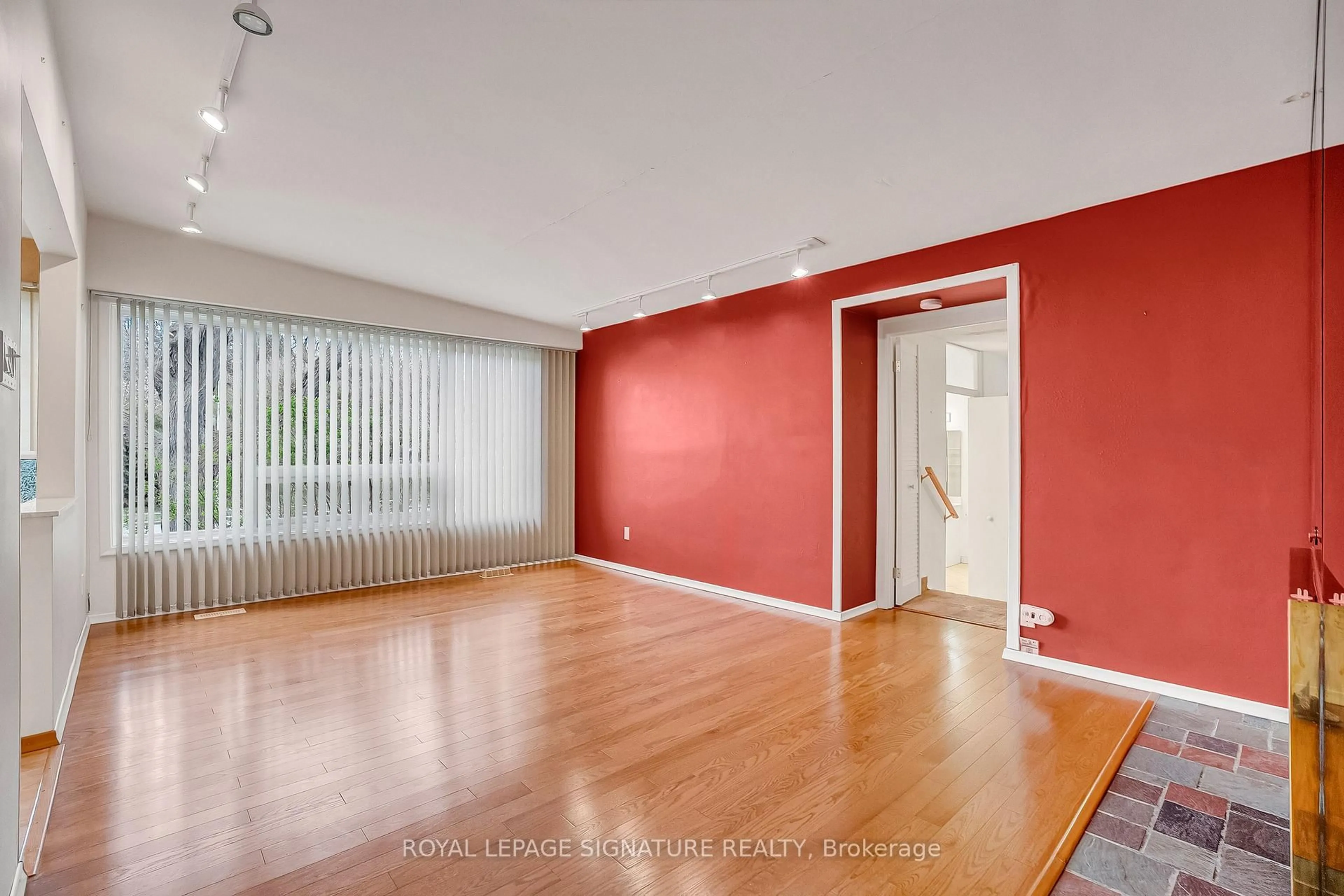 A pic of a room for 85 Three Valleys Dr, Toronto Ontario M3A 3B8