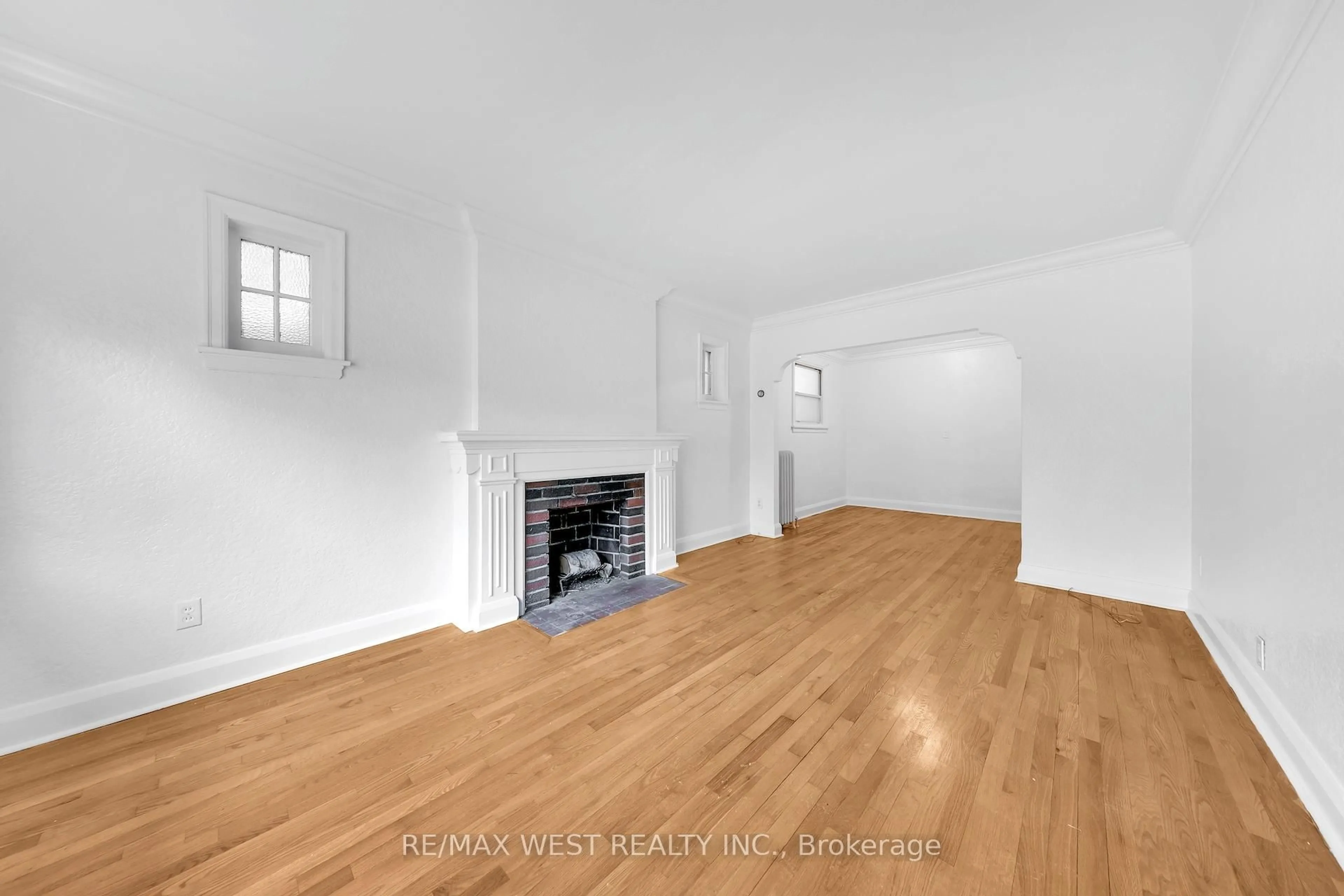 A pic of a room for 284 Fairlawn Ave, Toronto Ontario M5M 1T1