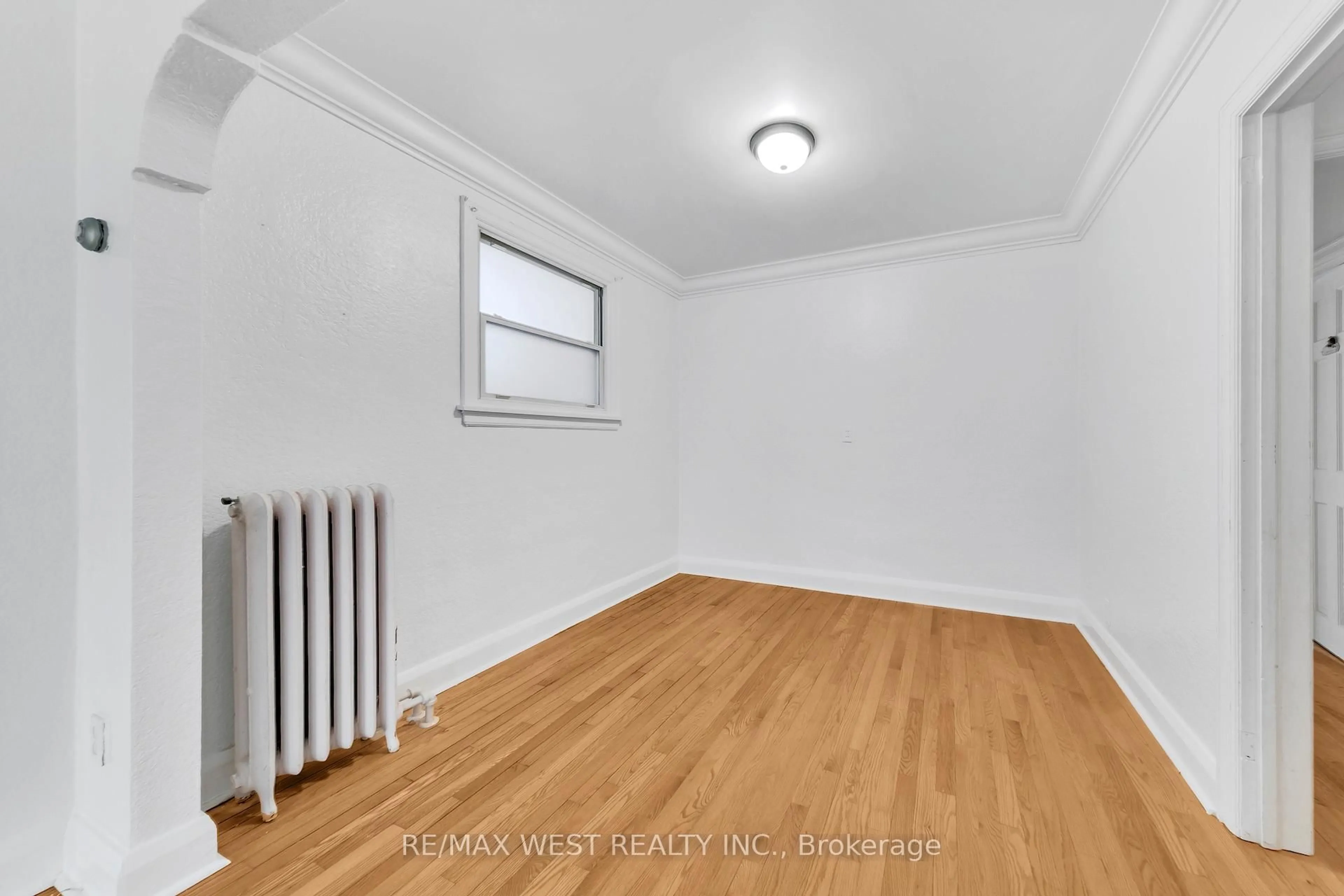 A pic of a room for 284 Fairlawn Ave, Toronto Ontario M5M 1T1