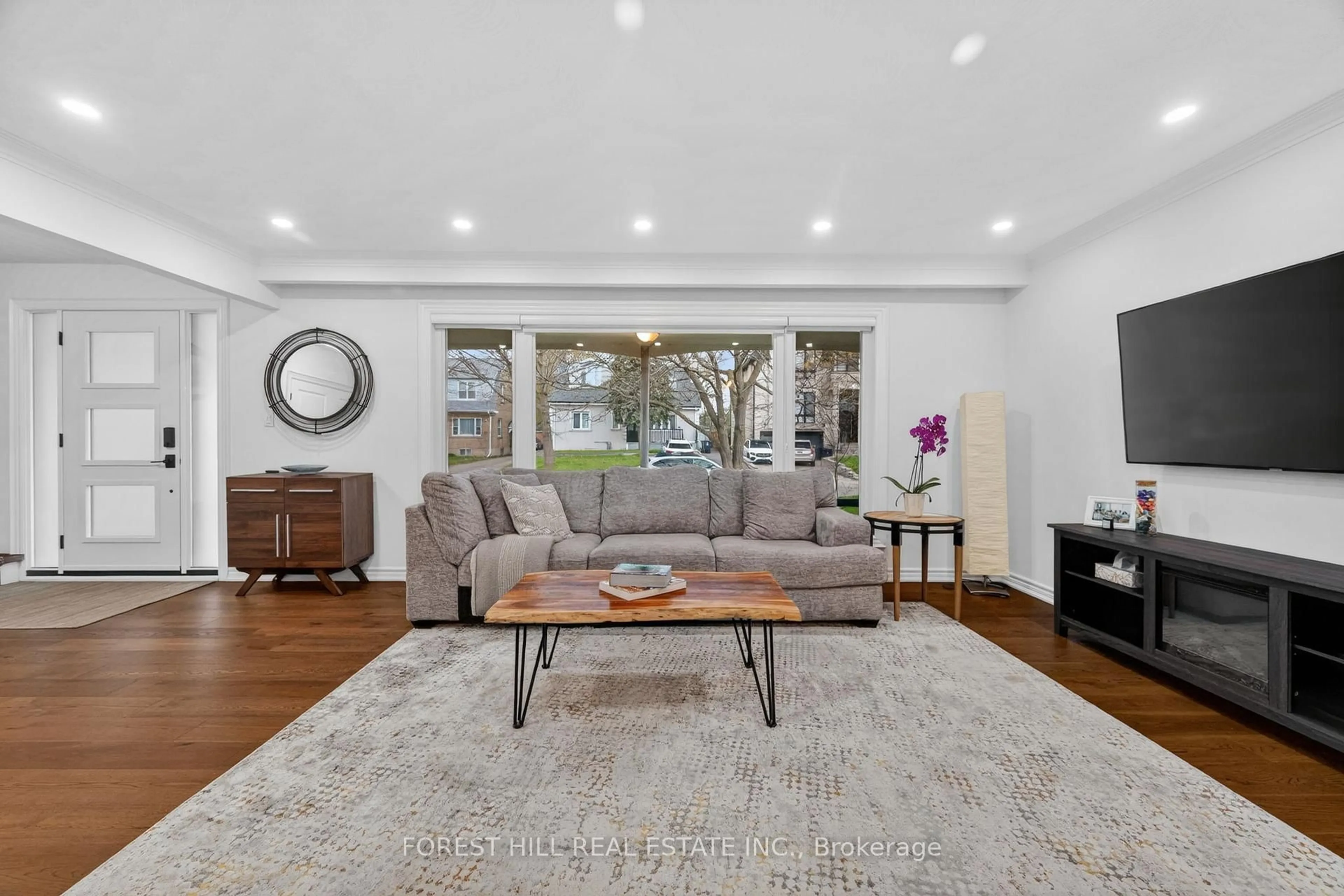 Living room with furniture, unknown for 73 Patricia Ave, Toronto Ontario M2M 1J1