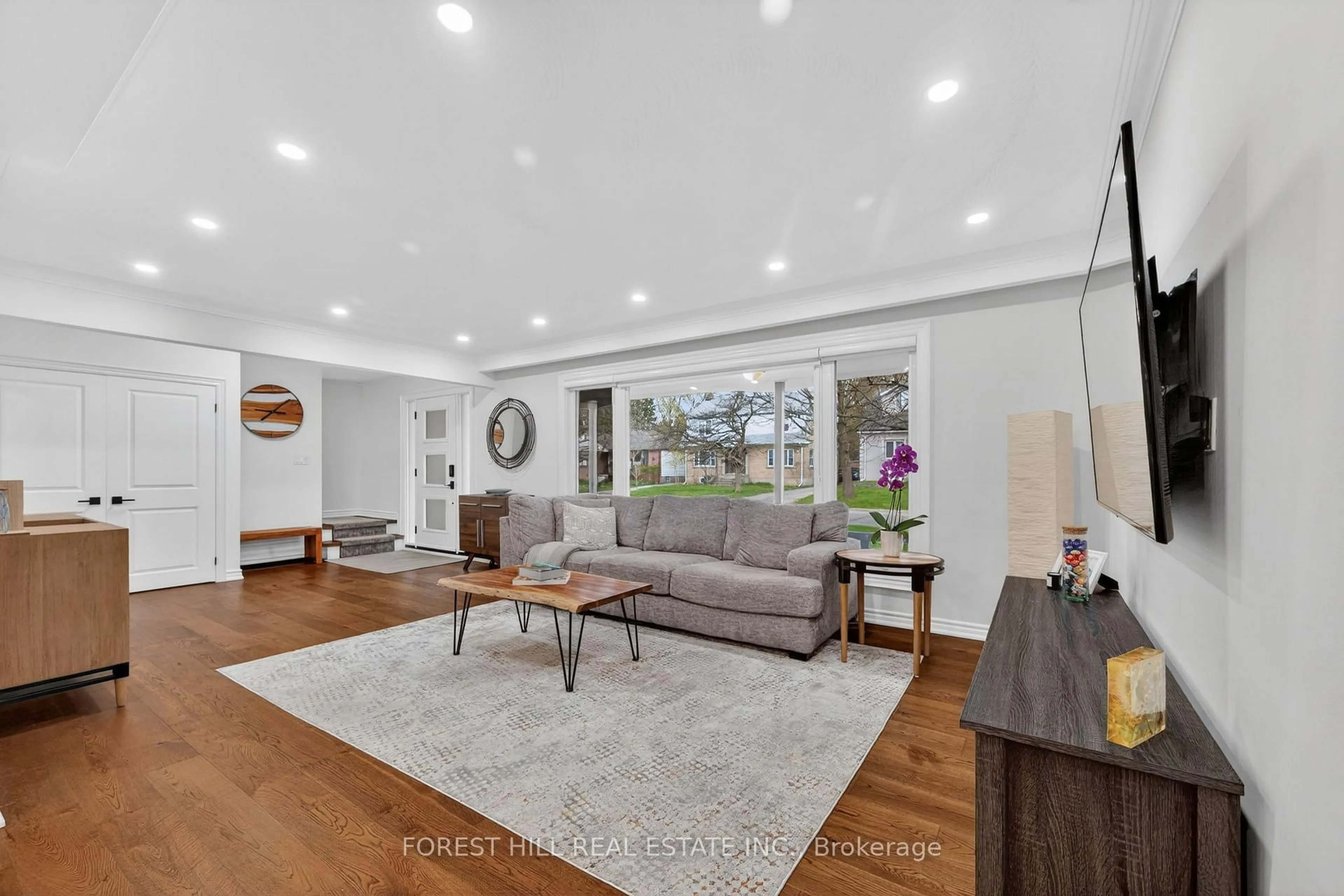 Living room with furniture, unknown for 73 Patricia Ave, Toronto Ontario M2M 1J1