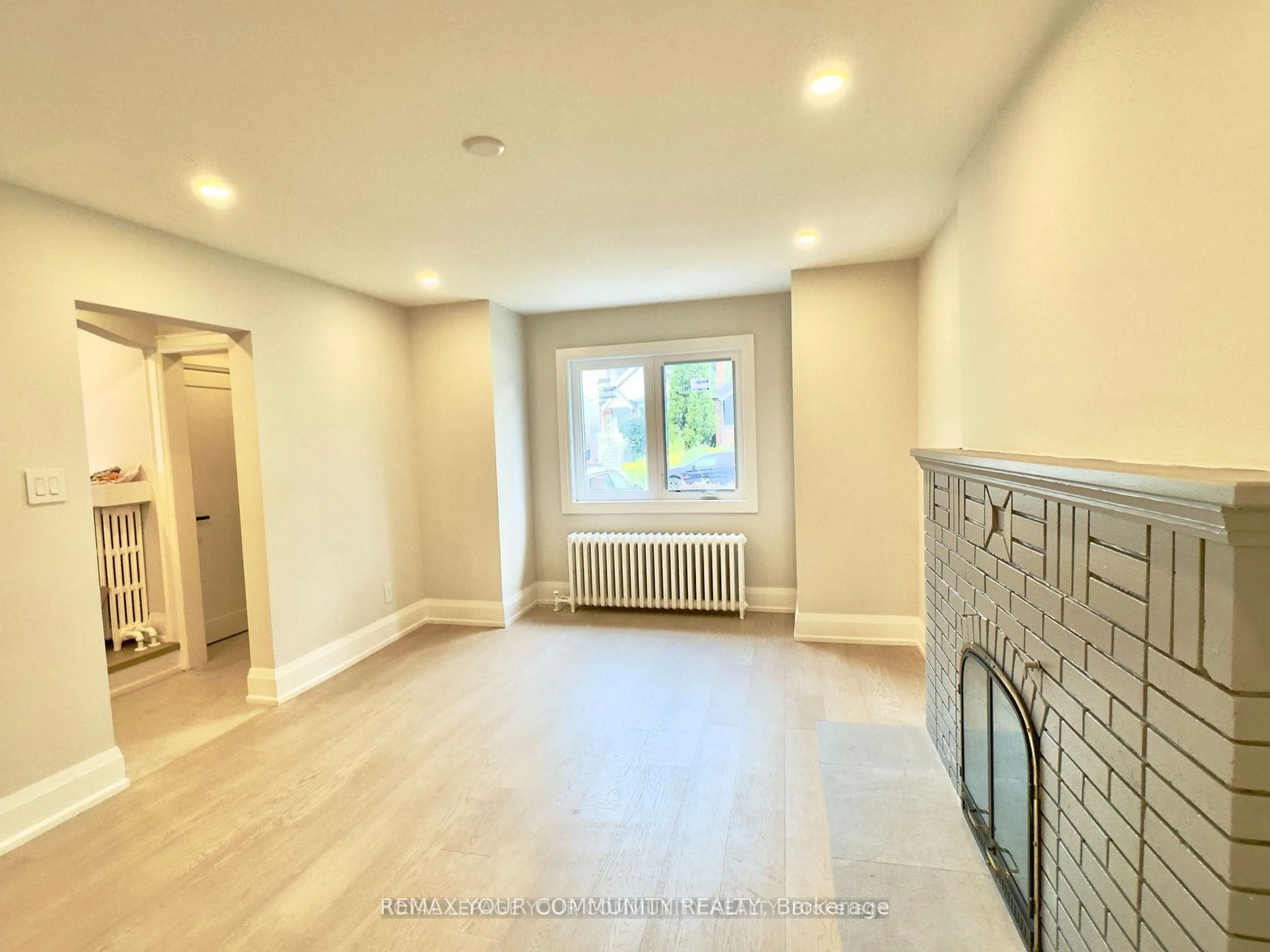 A pic of a room for 351 Fairlawn Ave, Toronto Ontario M5M 1T5