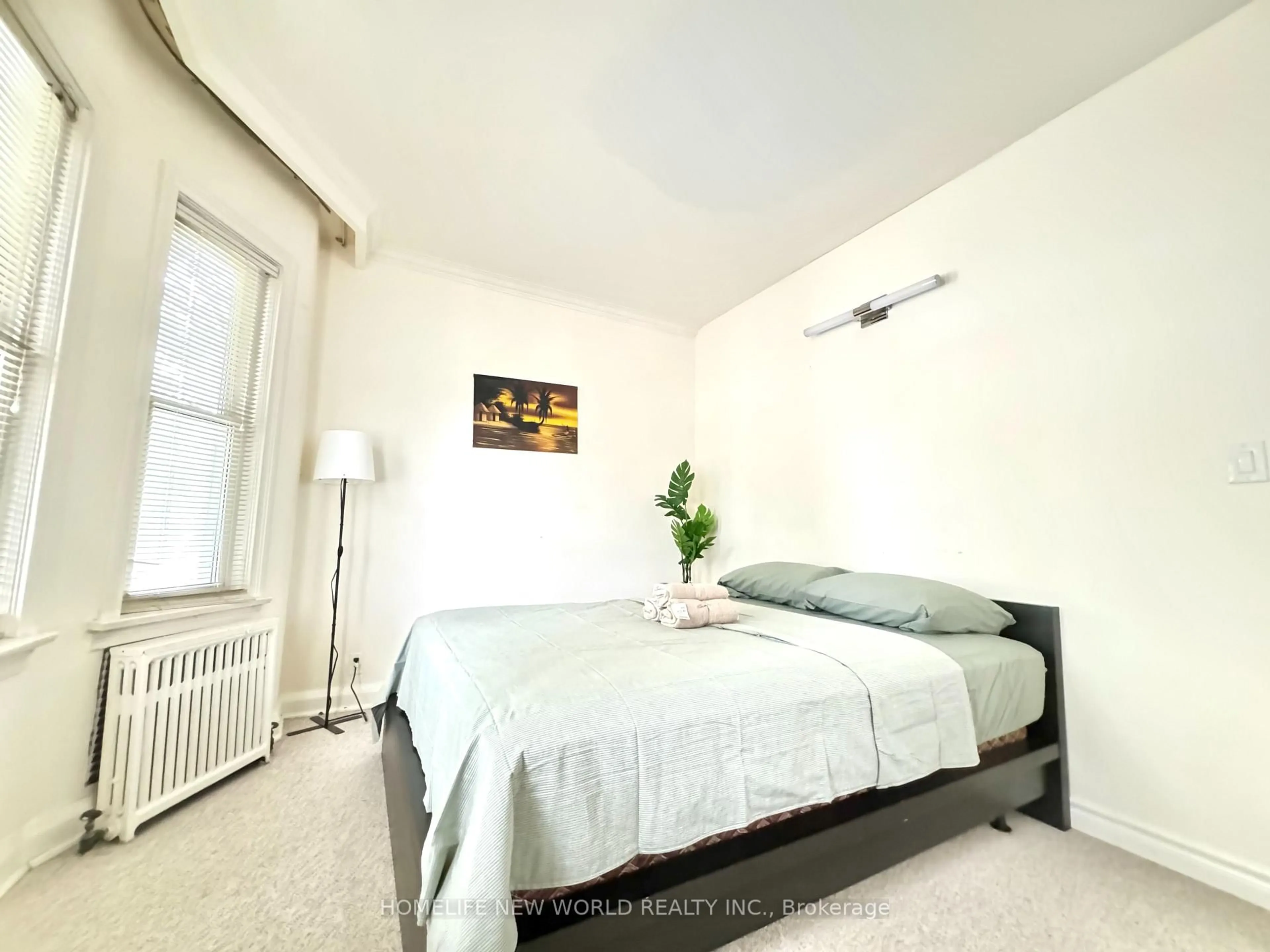 A pic of a room for 1563 Bathurst St, Toronto Ontario M5P 3H8
