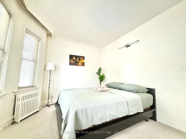 1563 Bathurst St, Toronto 5