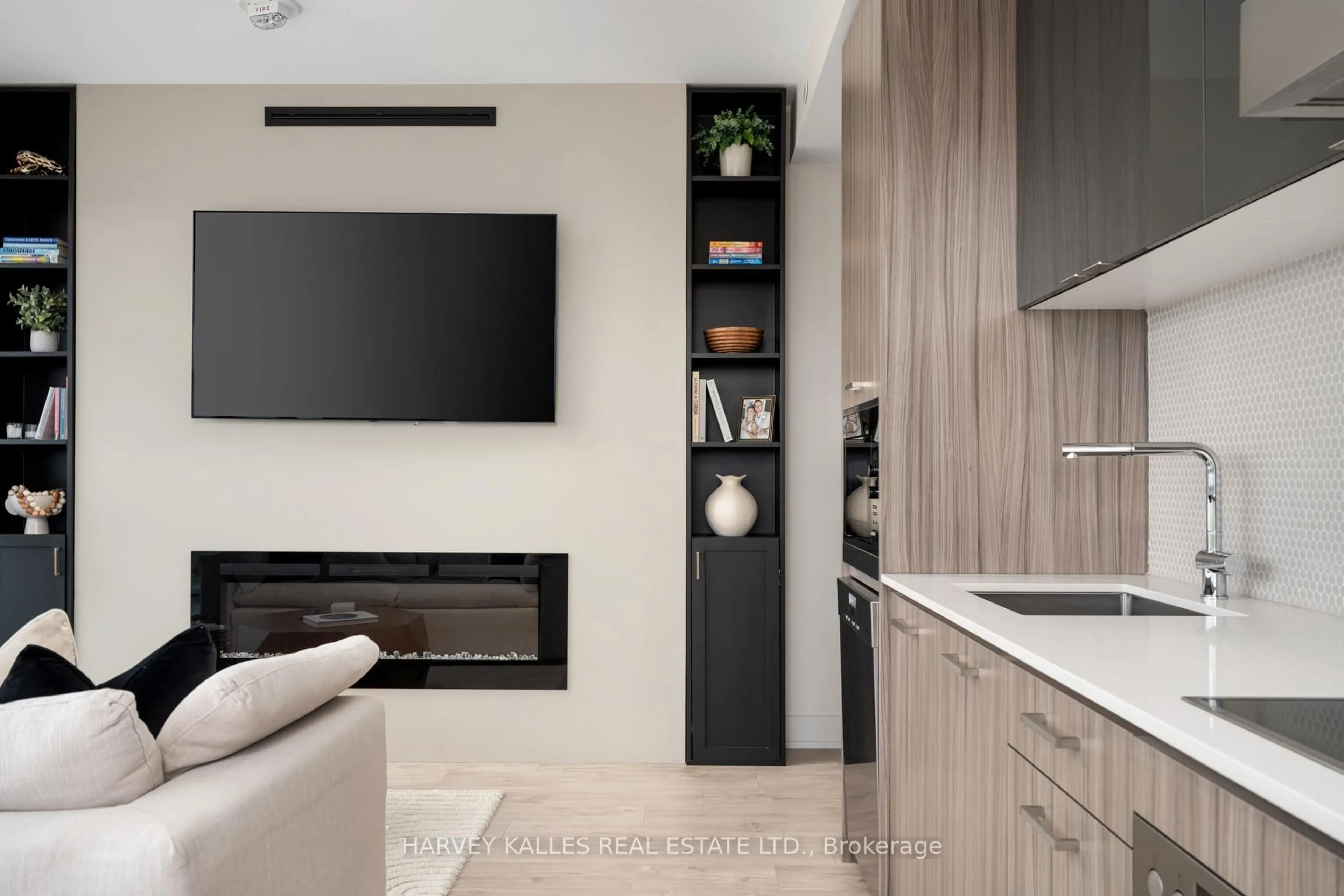 Contemporary kitchen, ceramic/tile floor for 11 Lillian St #604, Toronto Ontario M4S 0C3