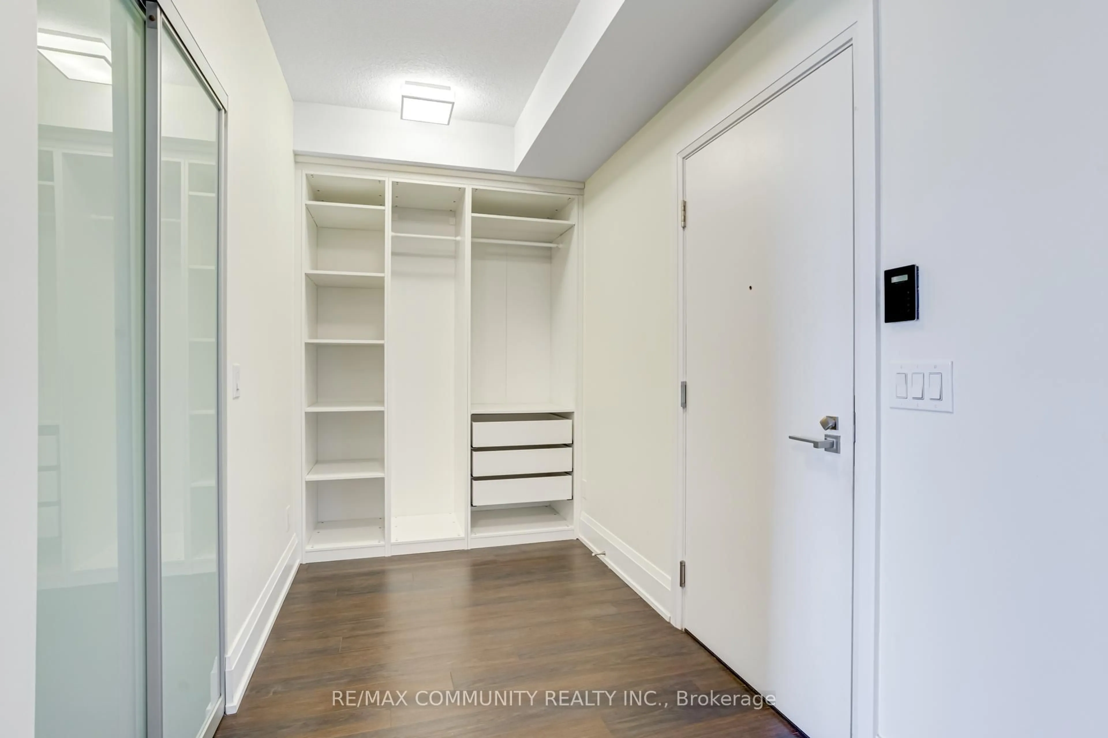 Storage room or clothes room or walk-in closet for 120 Harrison Garden Blvd #1008, Toronto Ontario M2N 0H1