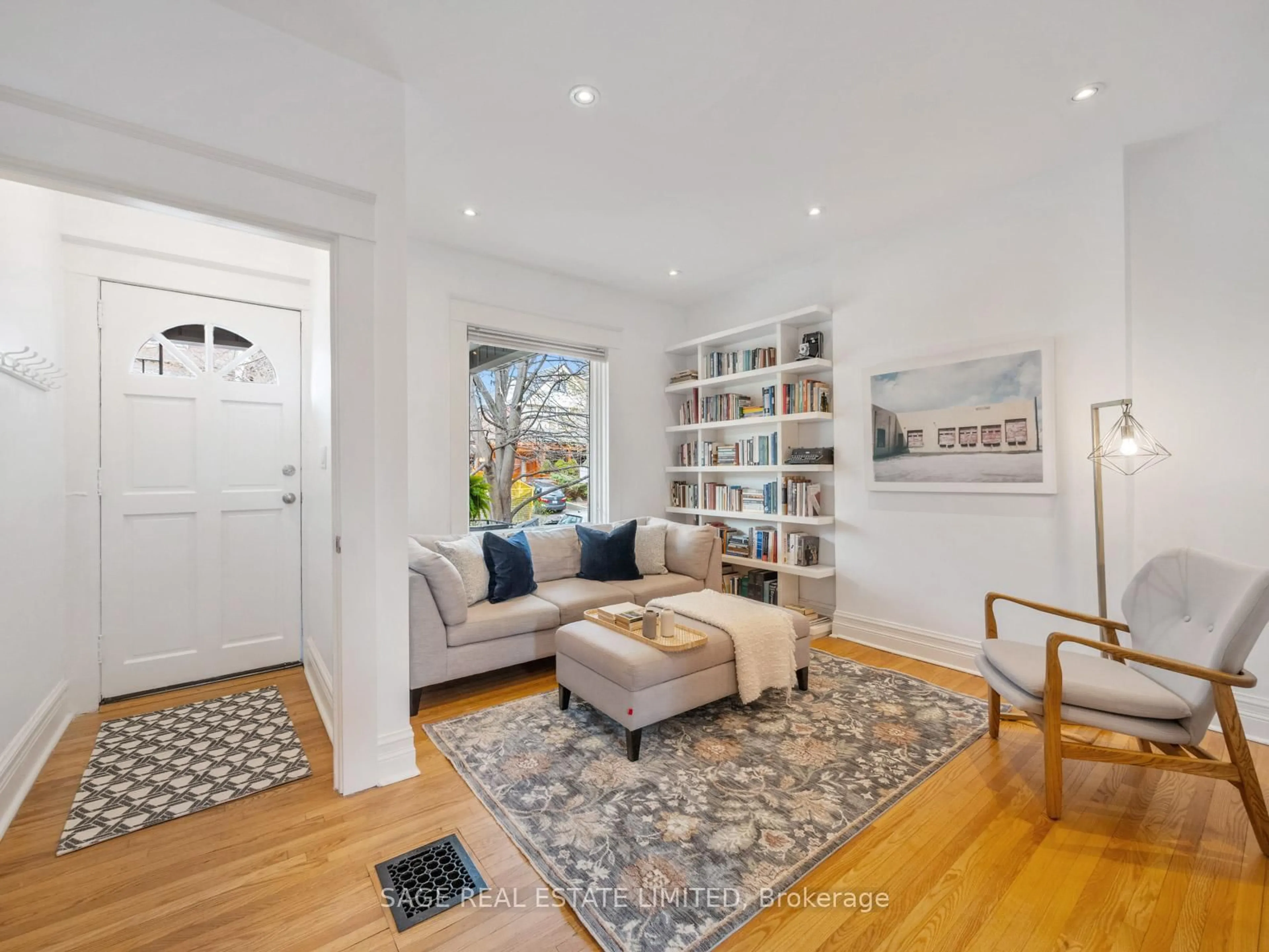 Living room with furniture, unknown for 415 Clinton St, Toronto Ontario M6G 2Z1
