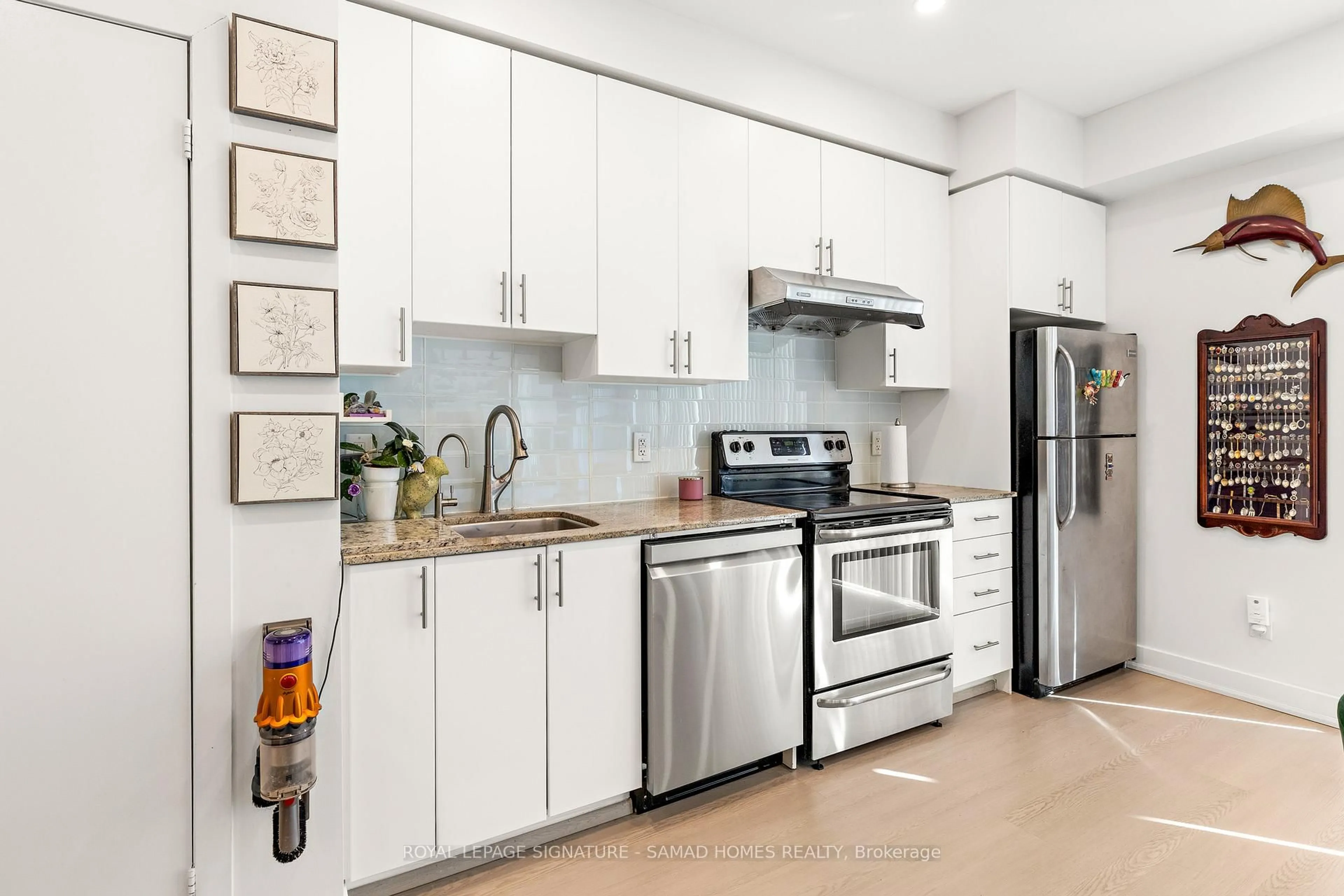 Standard kitchen, ceramic/tile floor for 225 Sackville St #2612, Toronto Ontario M5A 0B9