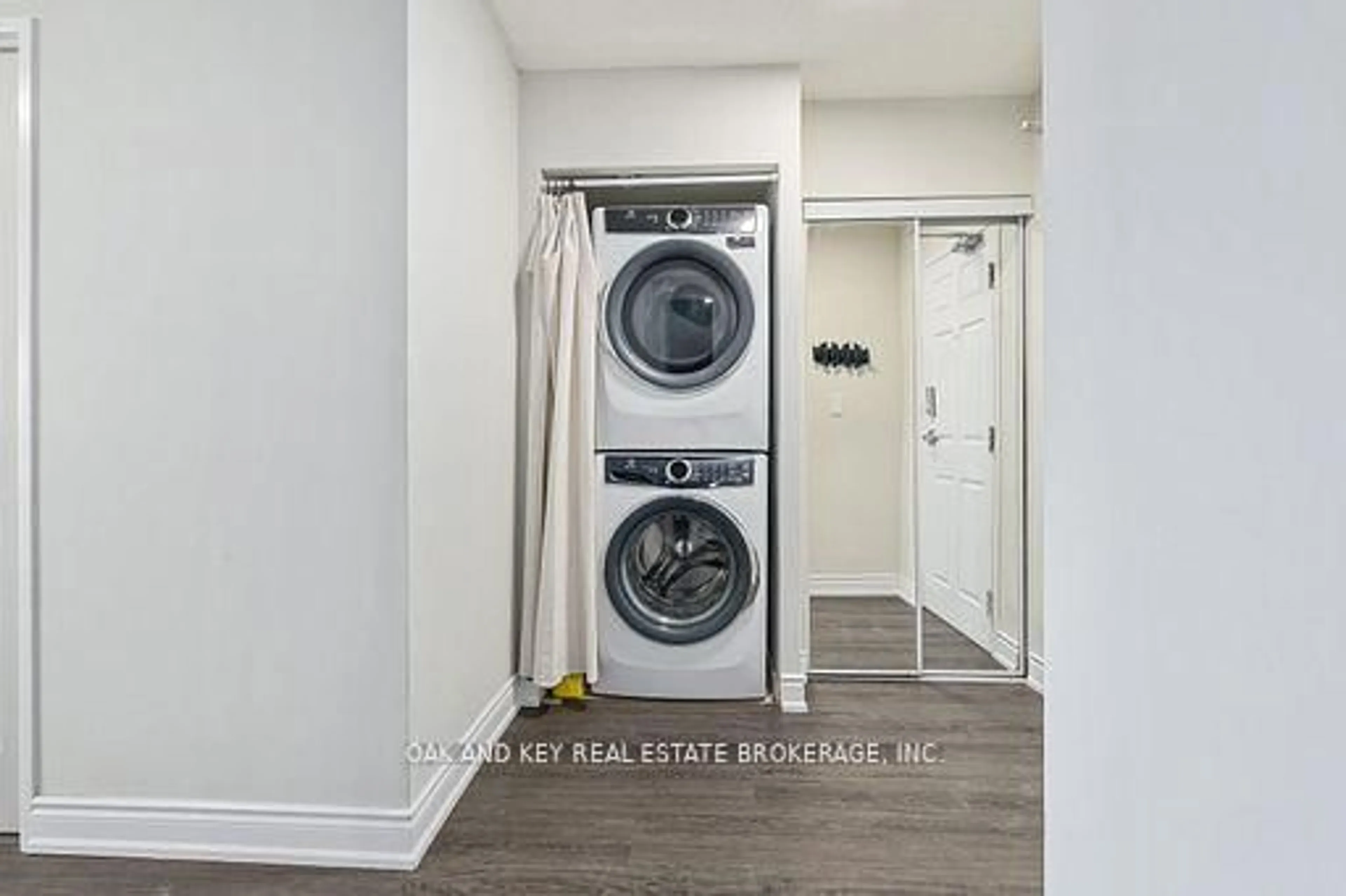 Laundry room for 245 Davisville Ave #613, Toronto Ontario M4S 3H4