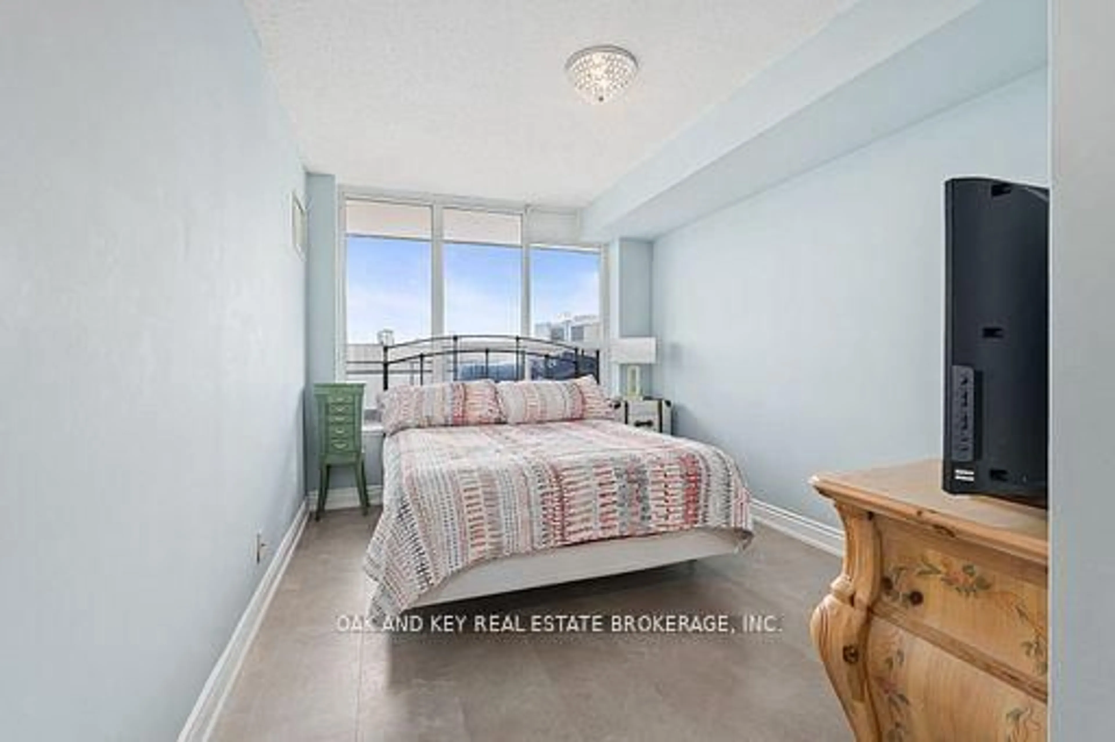 A pic of a room for 245 Davisville Ave #613, Toronto Ontario M4S 3H4