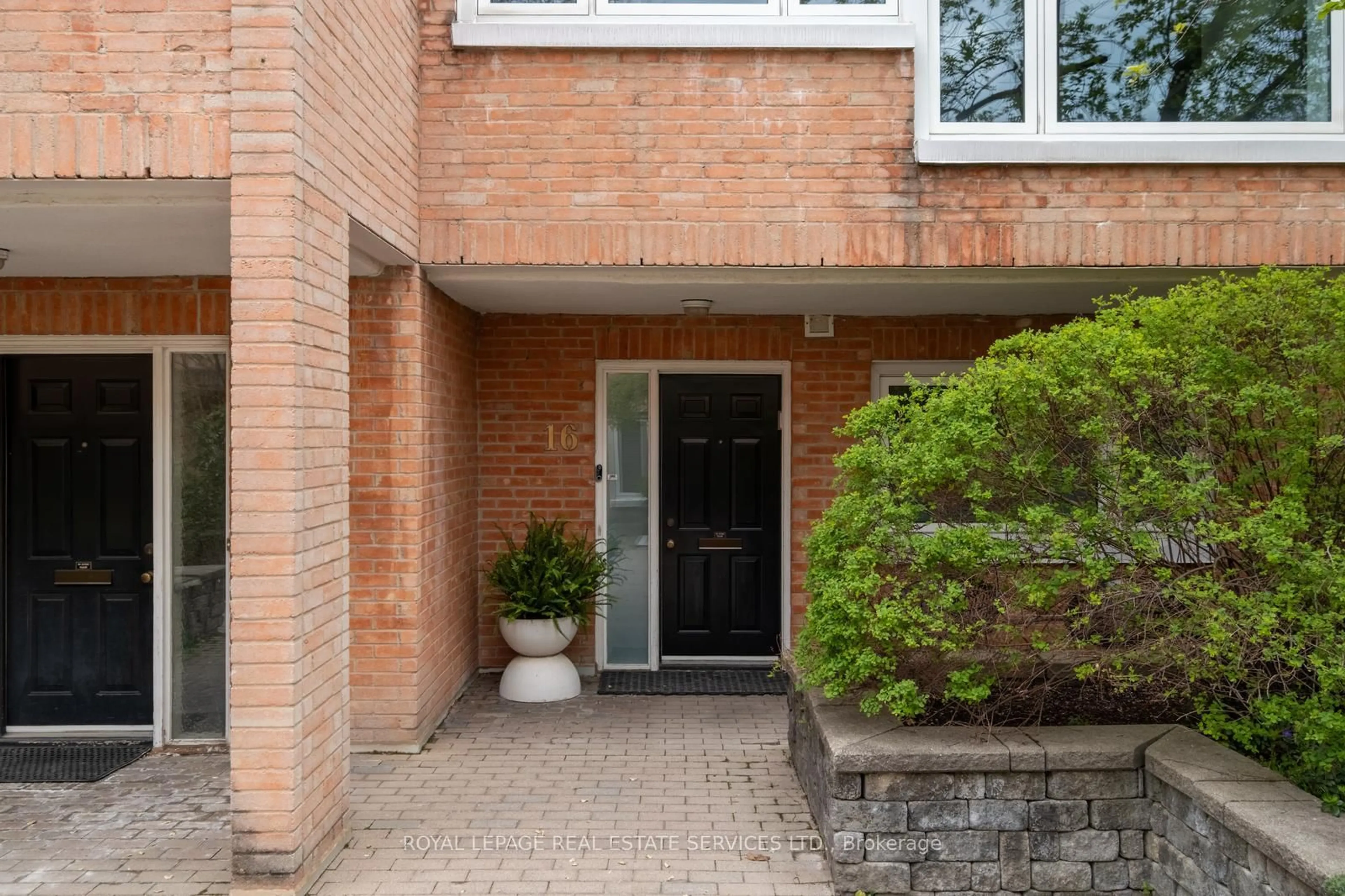 Unknown for 390 Wellesley St #16, Toronto Ontario M4X 1H6